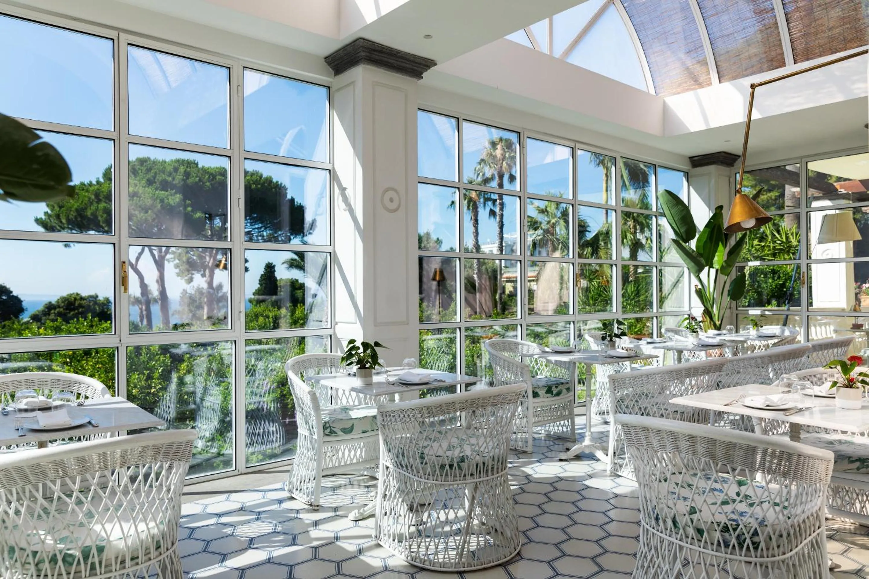 Restaurant/places to eat in Grand Hotel Cocumella