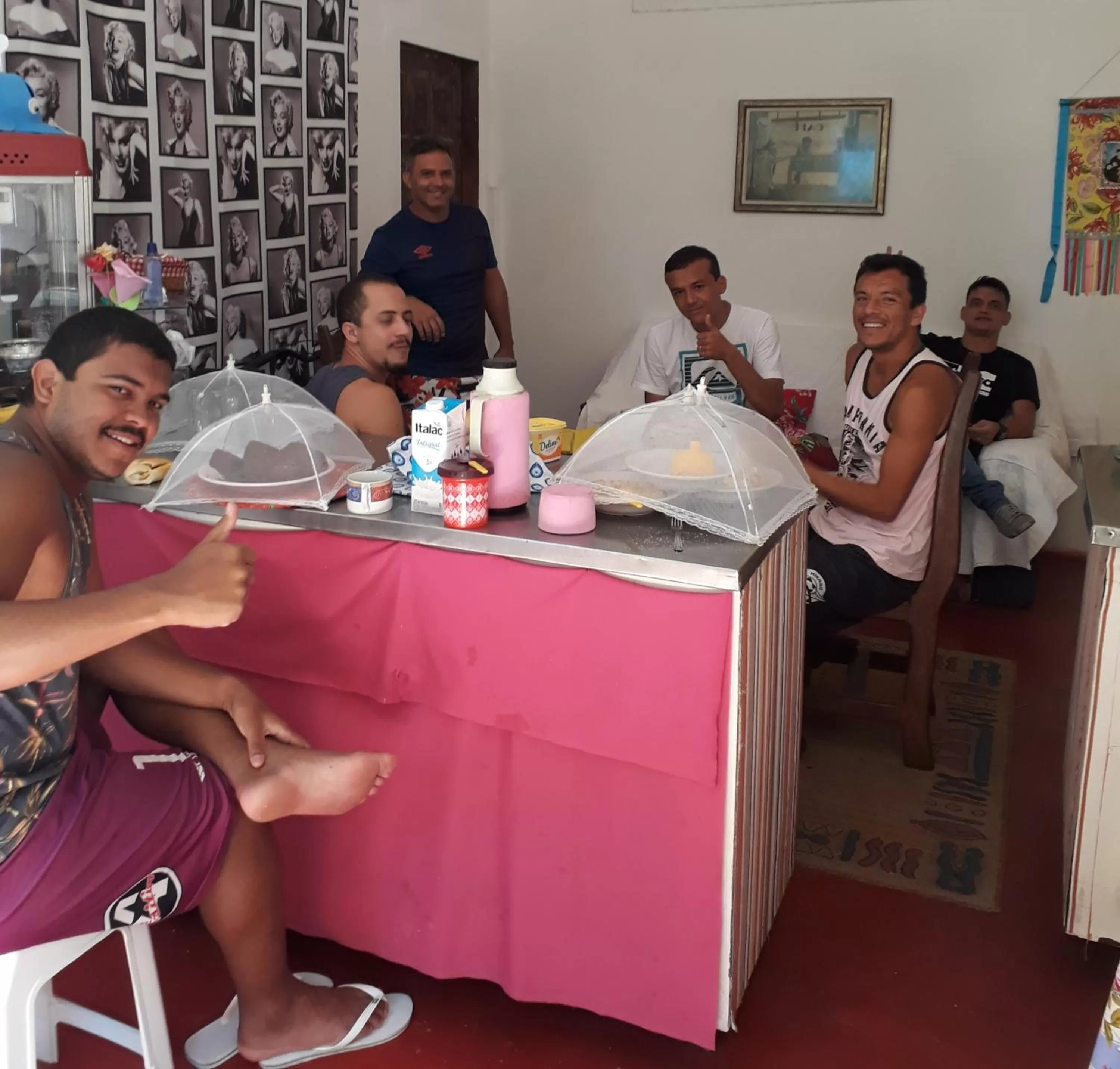 group of guests in Perto Do Aeroporto De Salvador - Dona Pitanga Hostel
