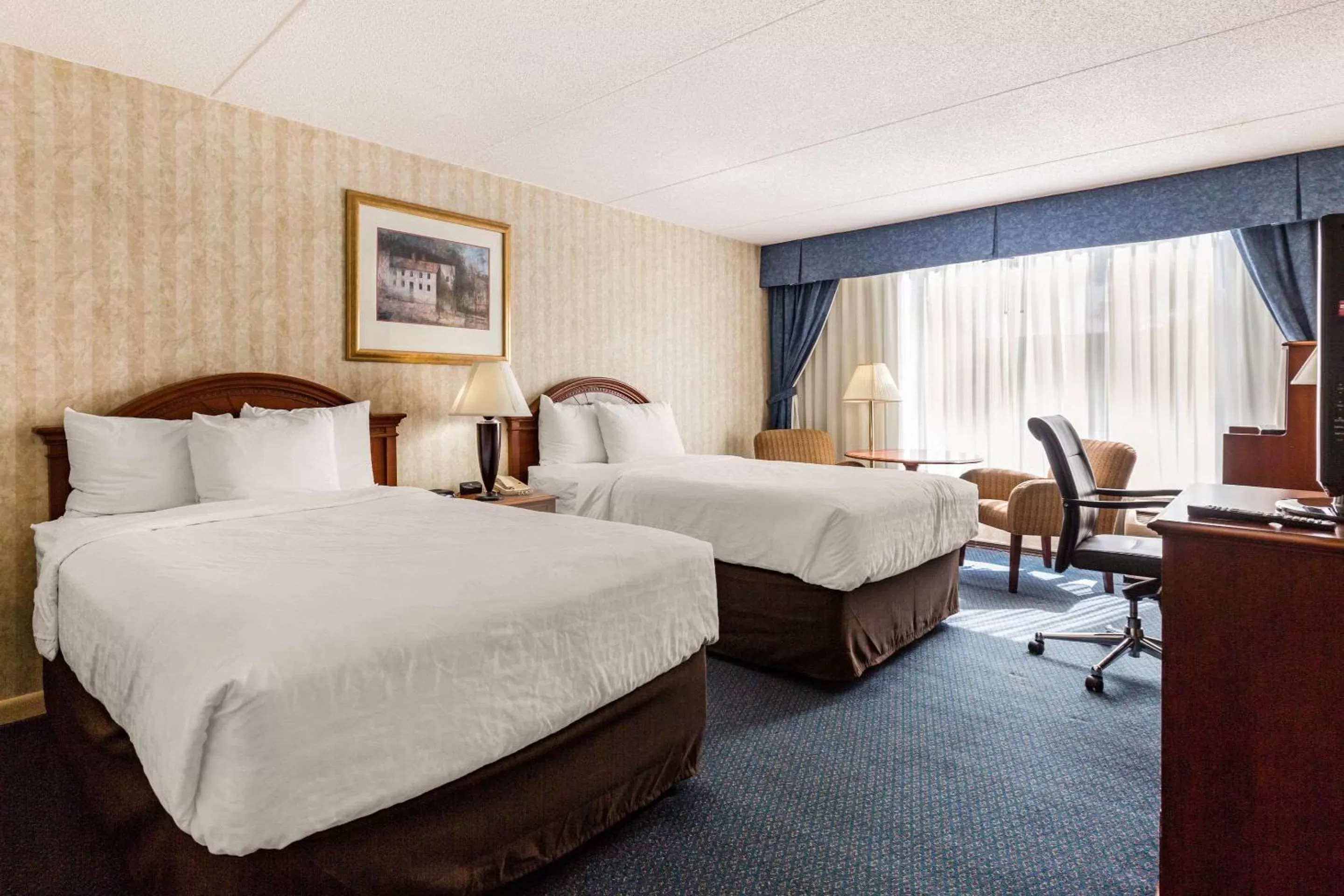 Double Room with Two Double Beds - Smoking in Clarion Hotel Williamsburg I-64
