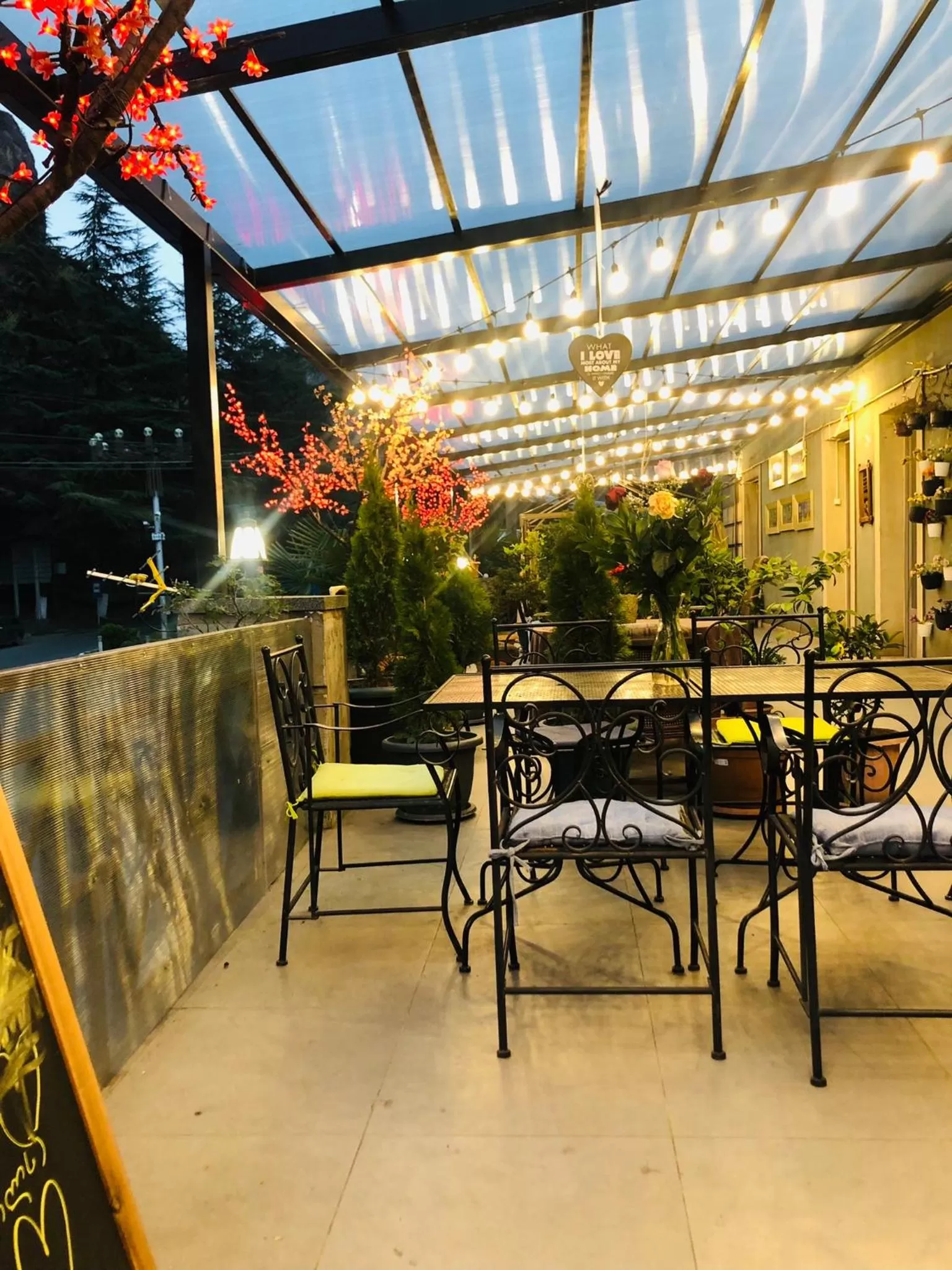 Restaurant/Places to Eat in Hotel Newland