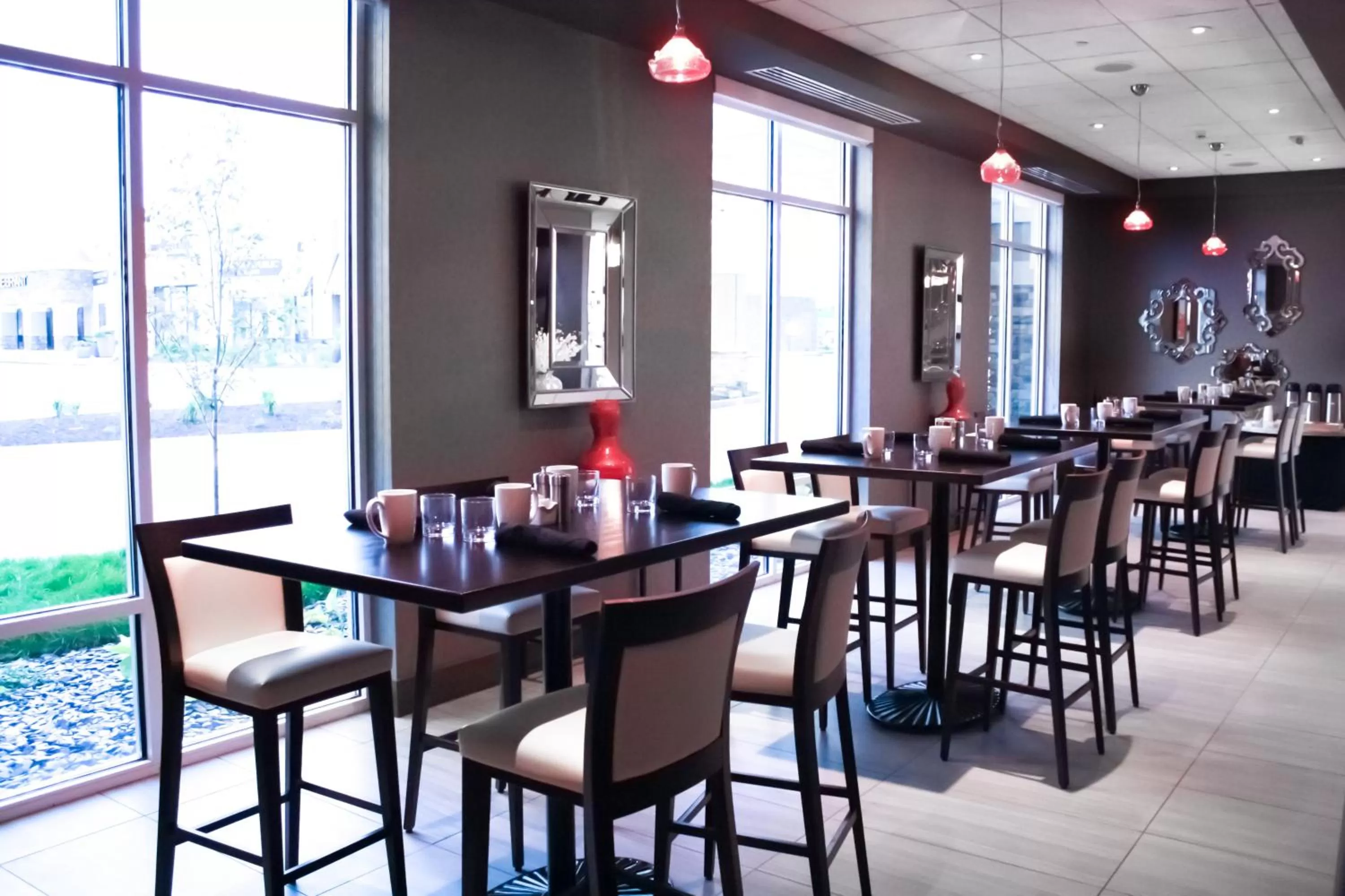 Breakfast in Holiday Inn Hotel & Suites Davenport by IHG