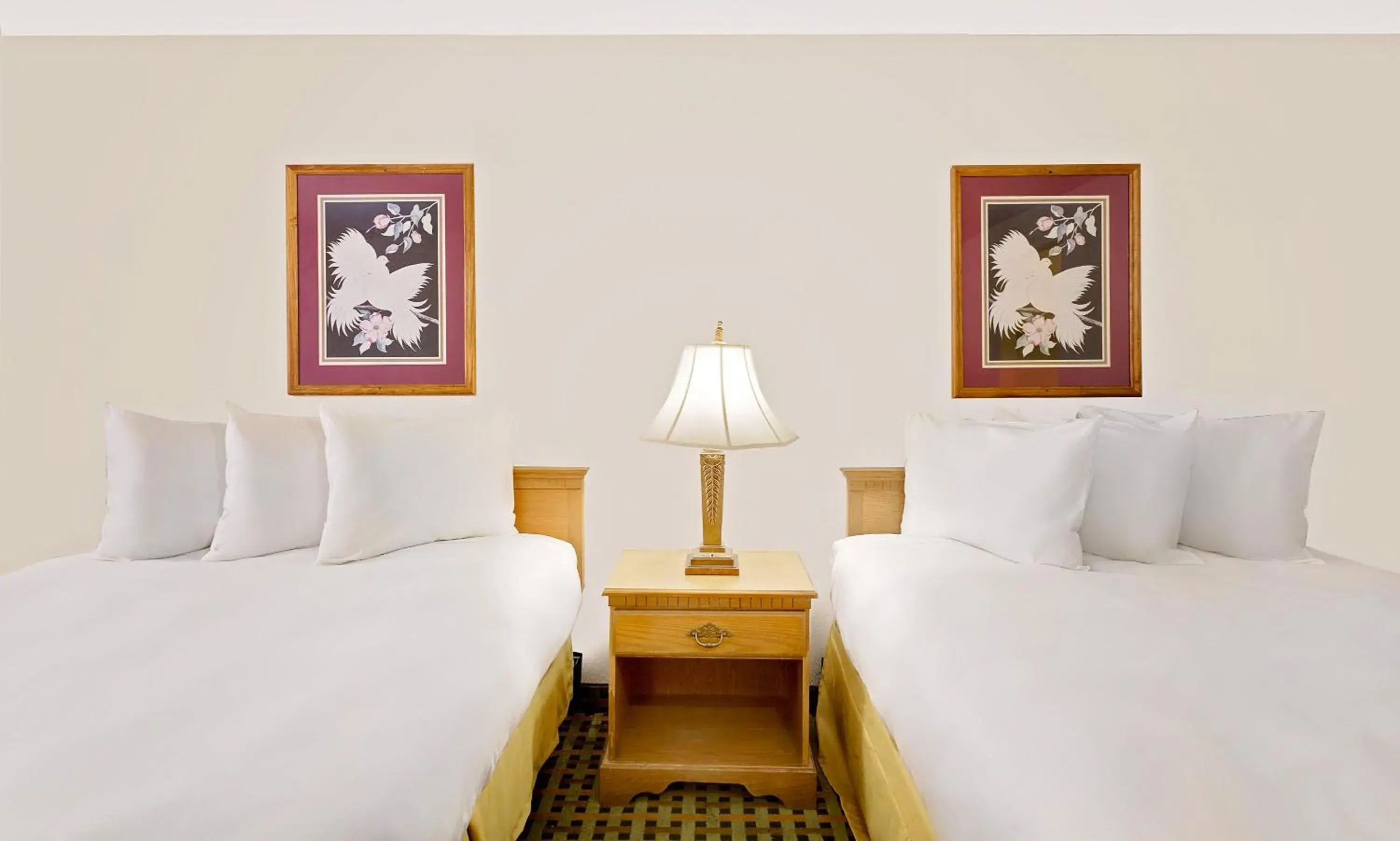 Queen Suite in Silver Queen Inn Queen Suite in Silver Queen Inn