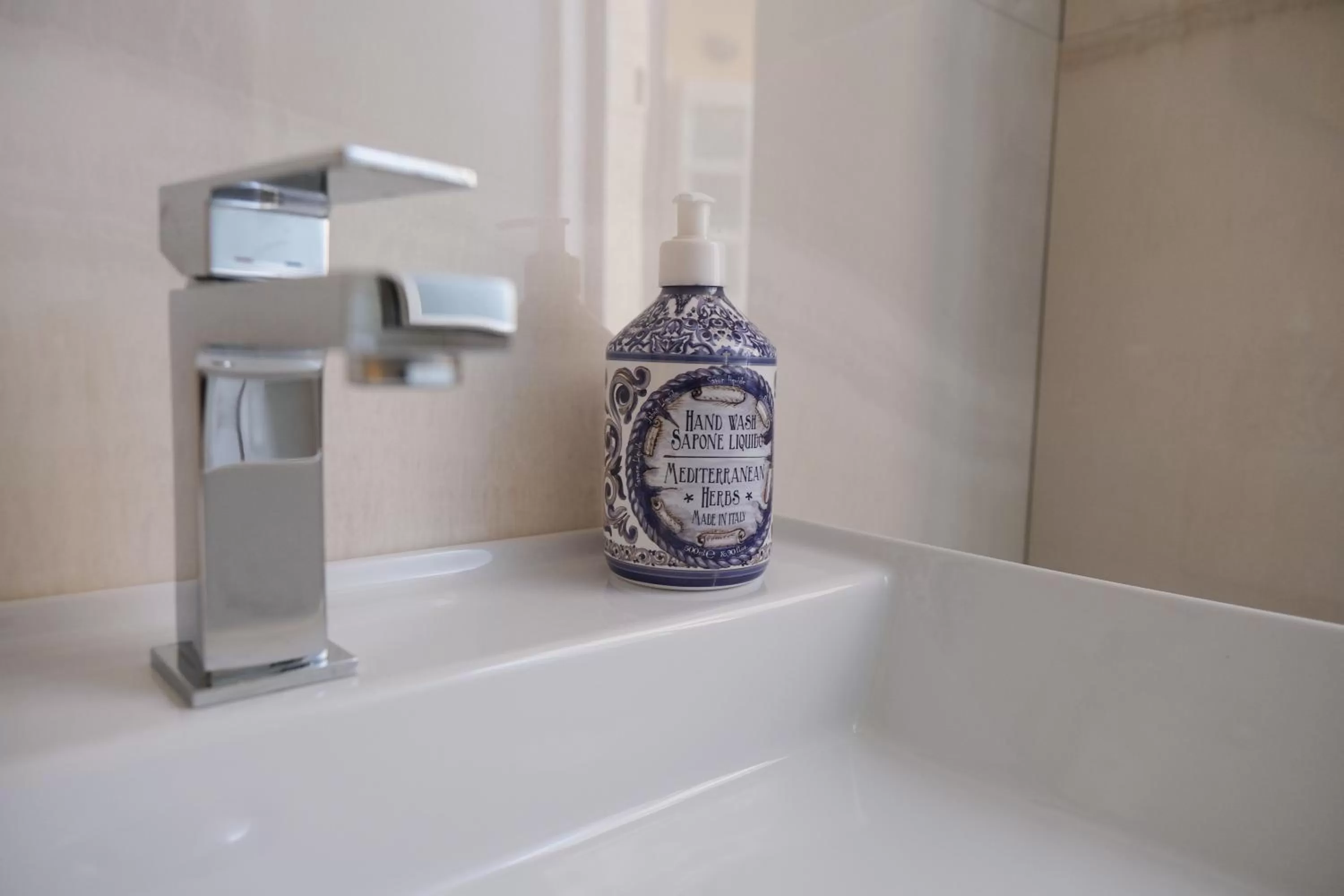 Bathroom in Supernova