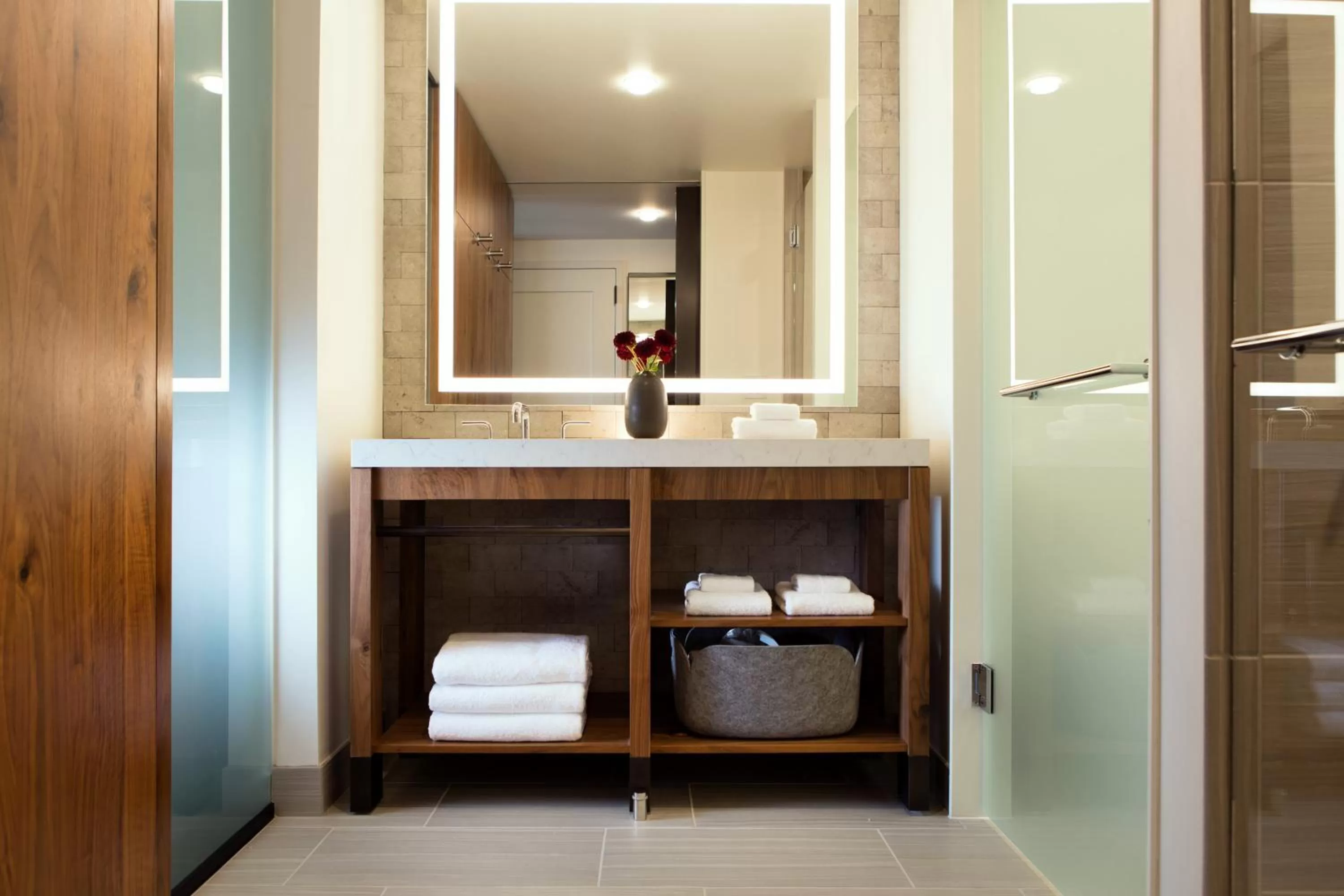 Deluxe 2 Queen Accessible Tub in Limelight Hotel Denver