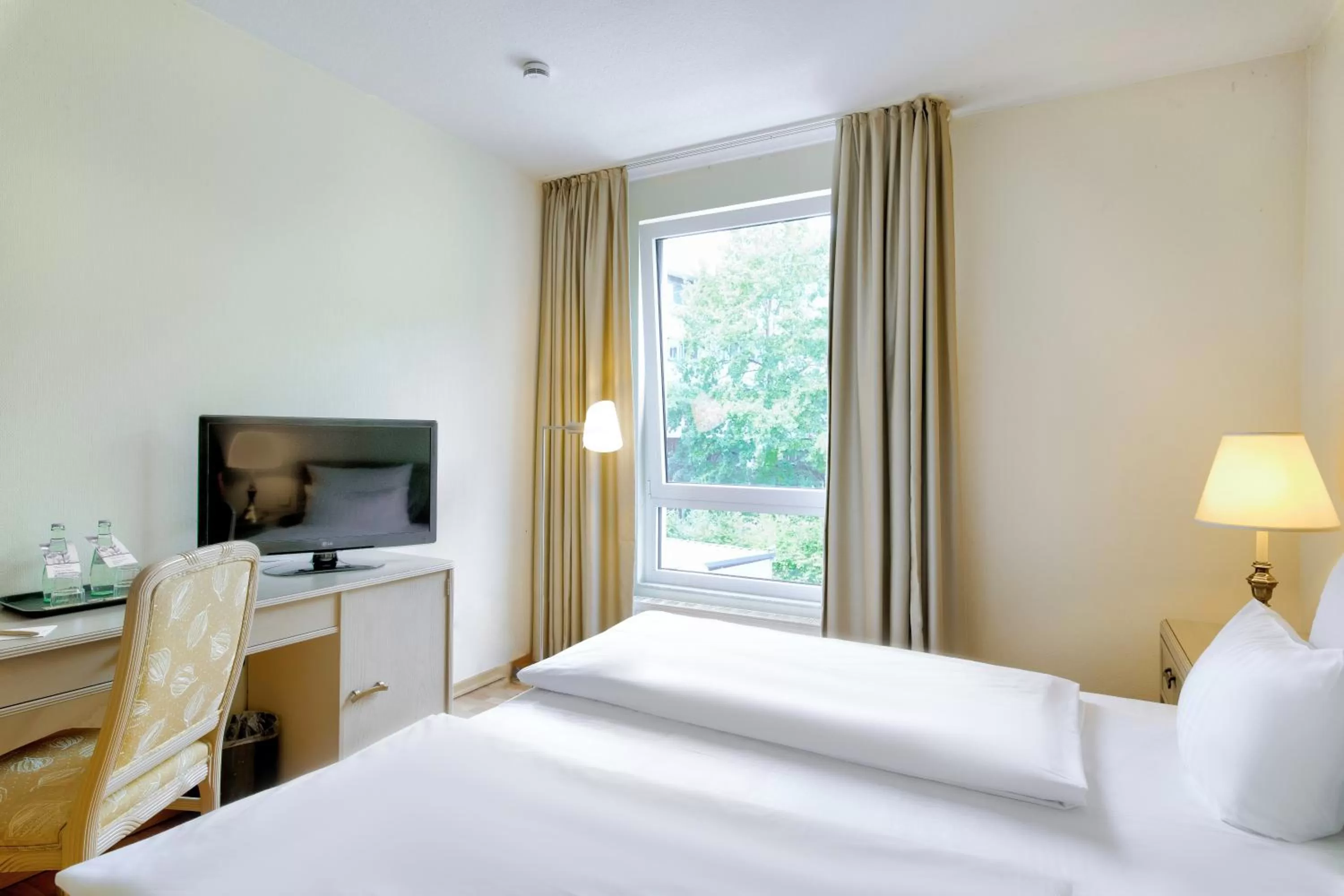 Bed in Hotel am Schloß Köpenick by Golden Tulip