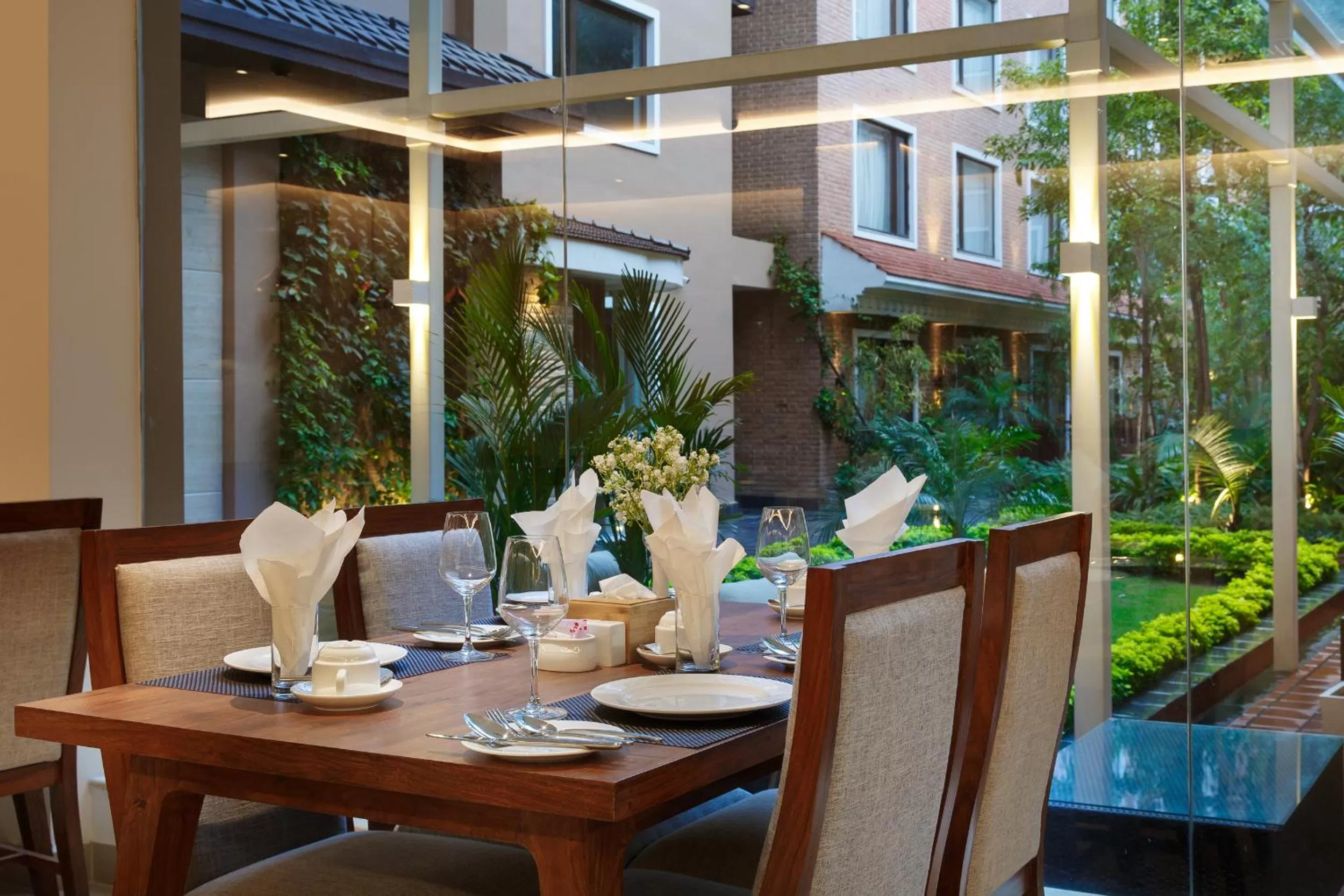 Restaurant/places to eat in Hotel Thrive, A Tropical Courtyard