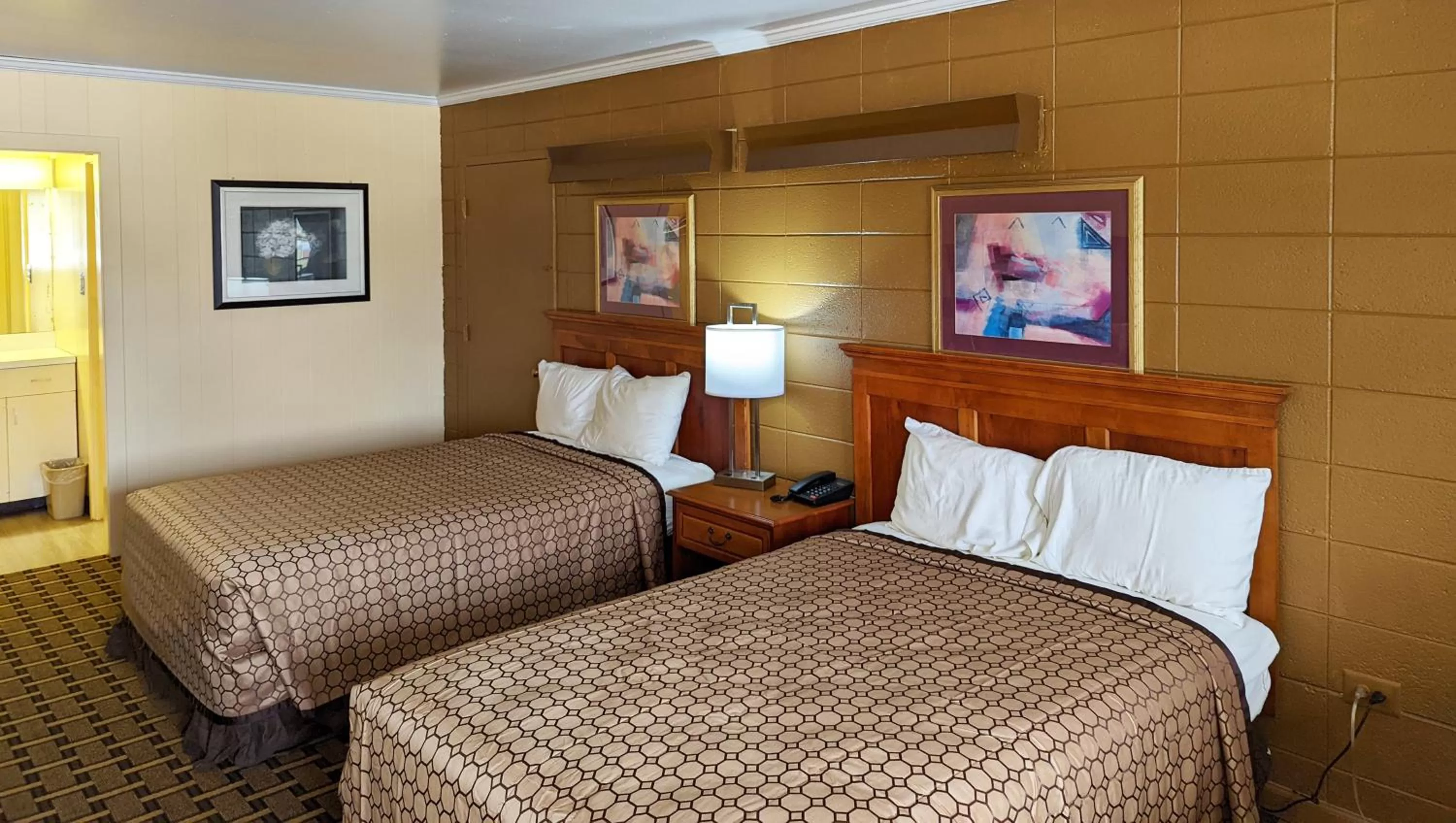 Photo of the whole room, Bed in M Star Hotel Cleveland