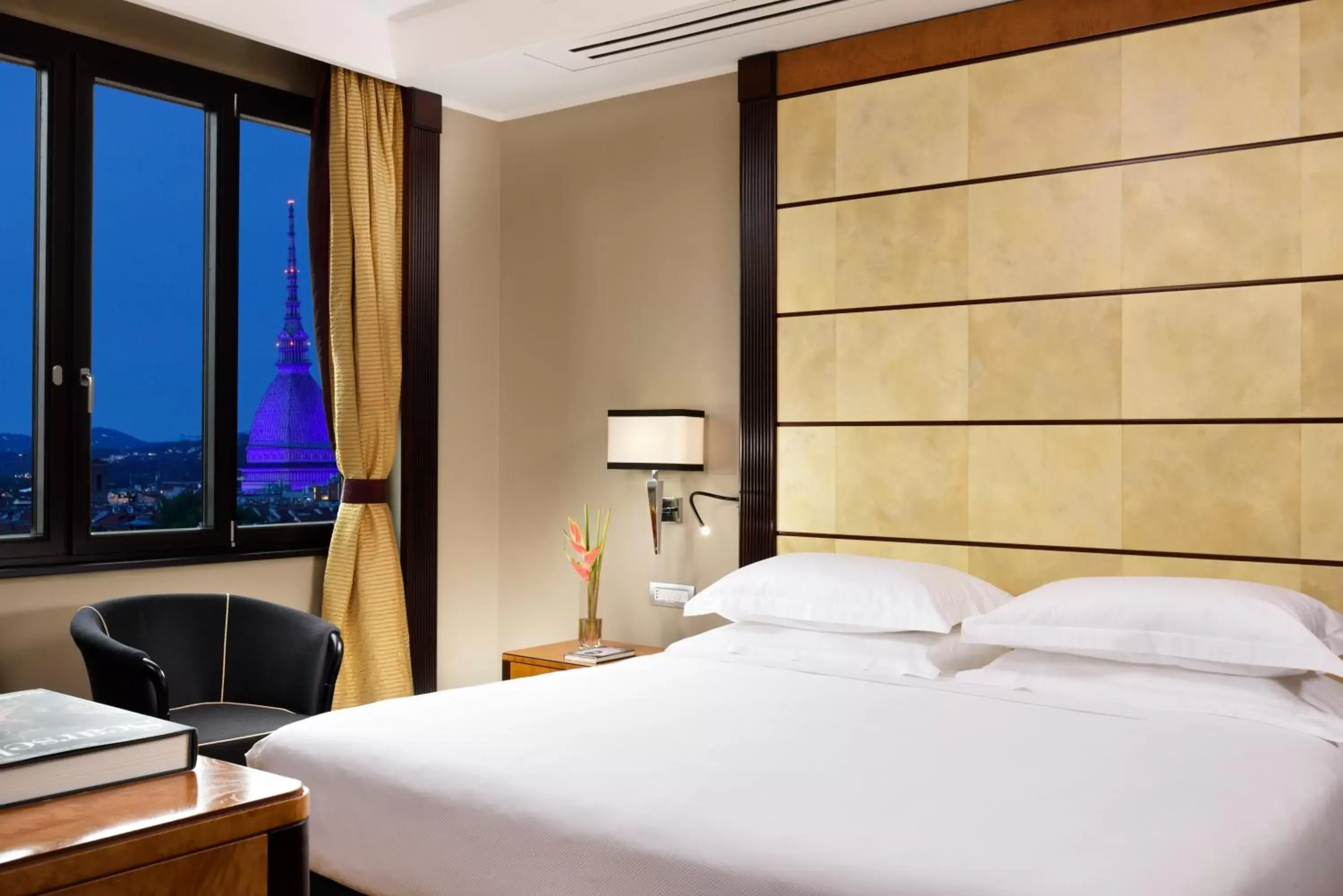 Junior Suite with City View in Principi di Piemonte | UNA Esperienze Junior Suite with City View in Principi di Piemonte | UNA Esperienze