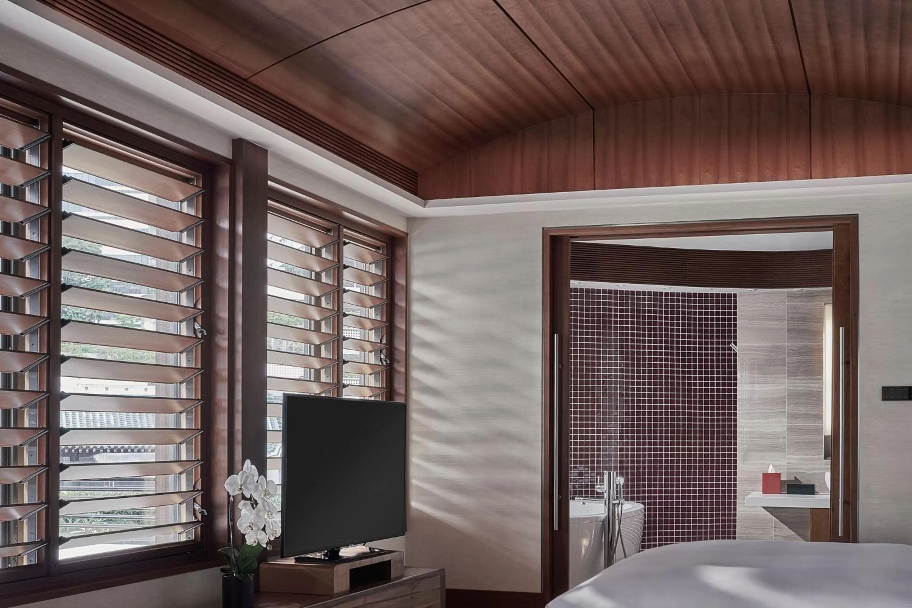 Bedroom, Bed in Singapore Marriott Tang Plaza Hotel