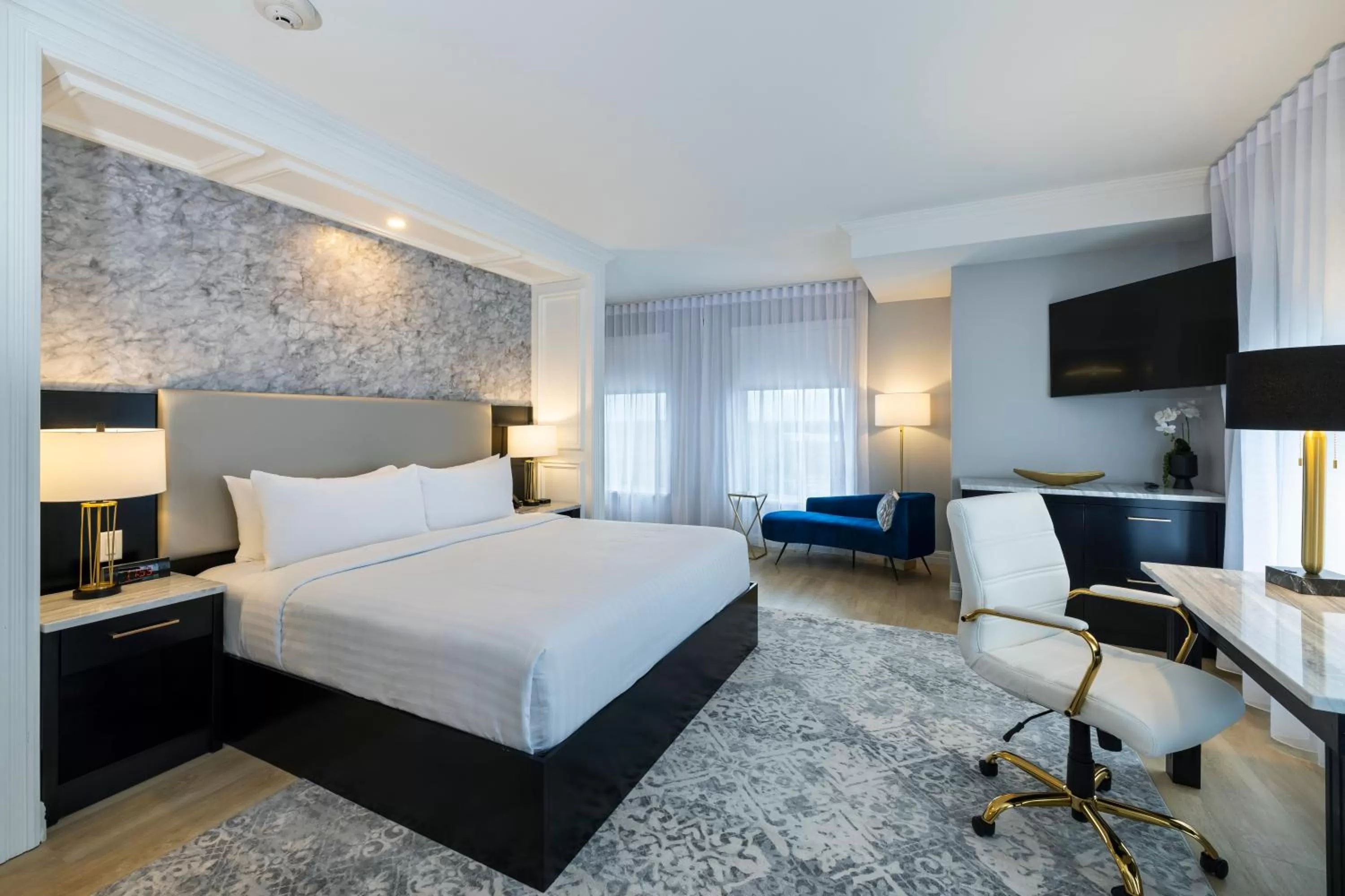 Bed in Halifax Tower Hotel & Conference Centre, an Ascend Collection Hotel