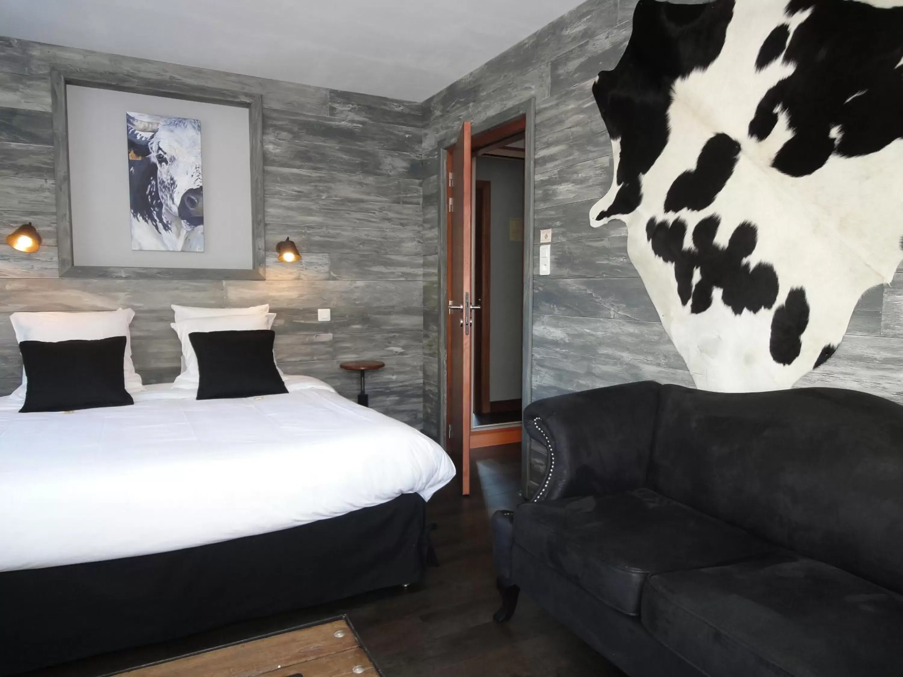 Junior Suite with Lake View and whirlpool bath in Les Loges Du Parc Junior Suite with Lake View and whirlpool bath in Les Loges Du Parc