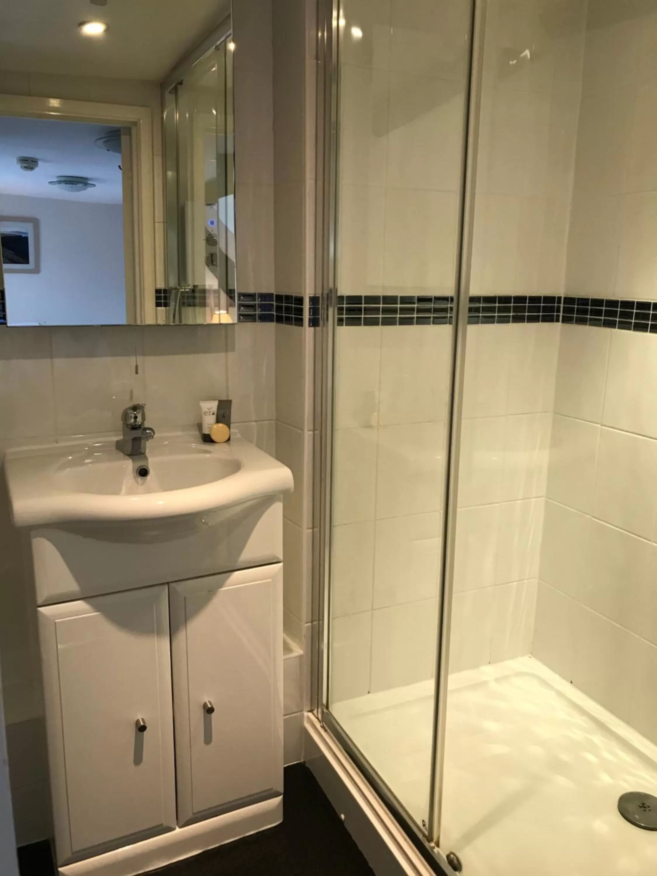 Shower in The Mariners Hotel