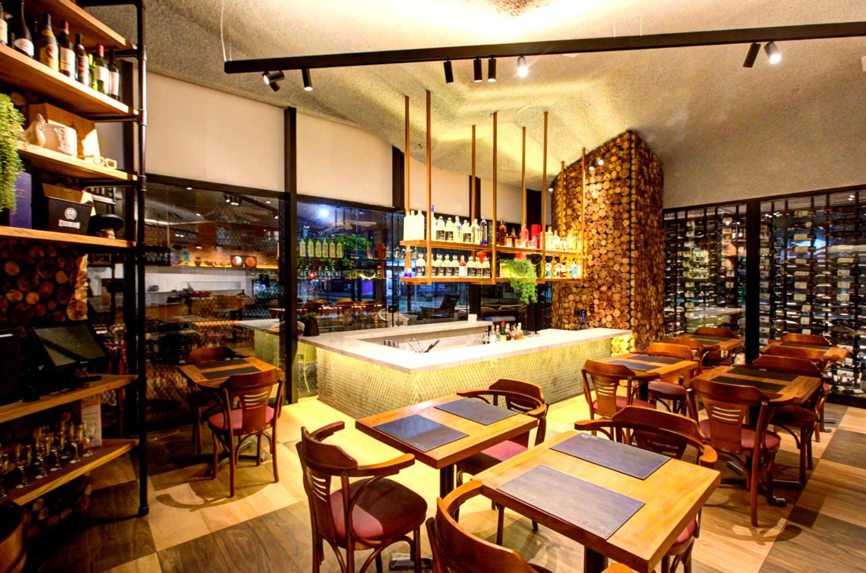 Restaurant/places to eat in ibis Vitoria Praia do Canto