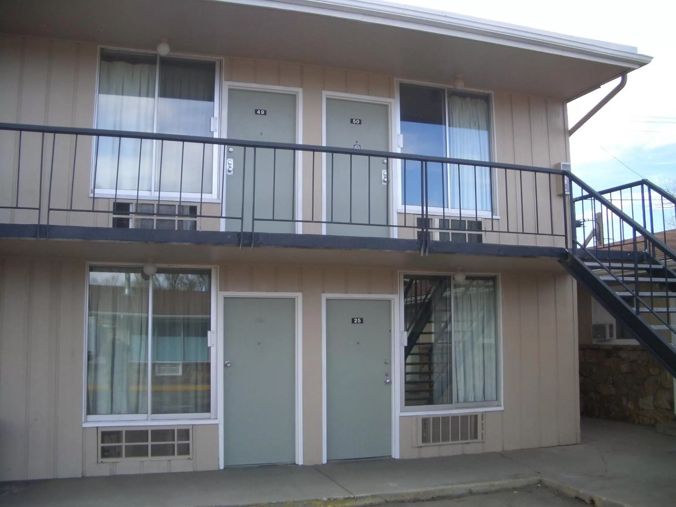 Facade/entrance in Laramie Valley Inn