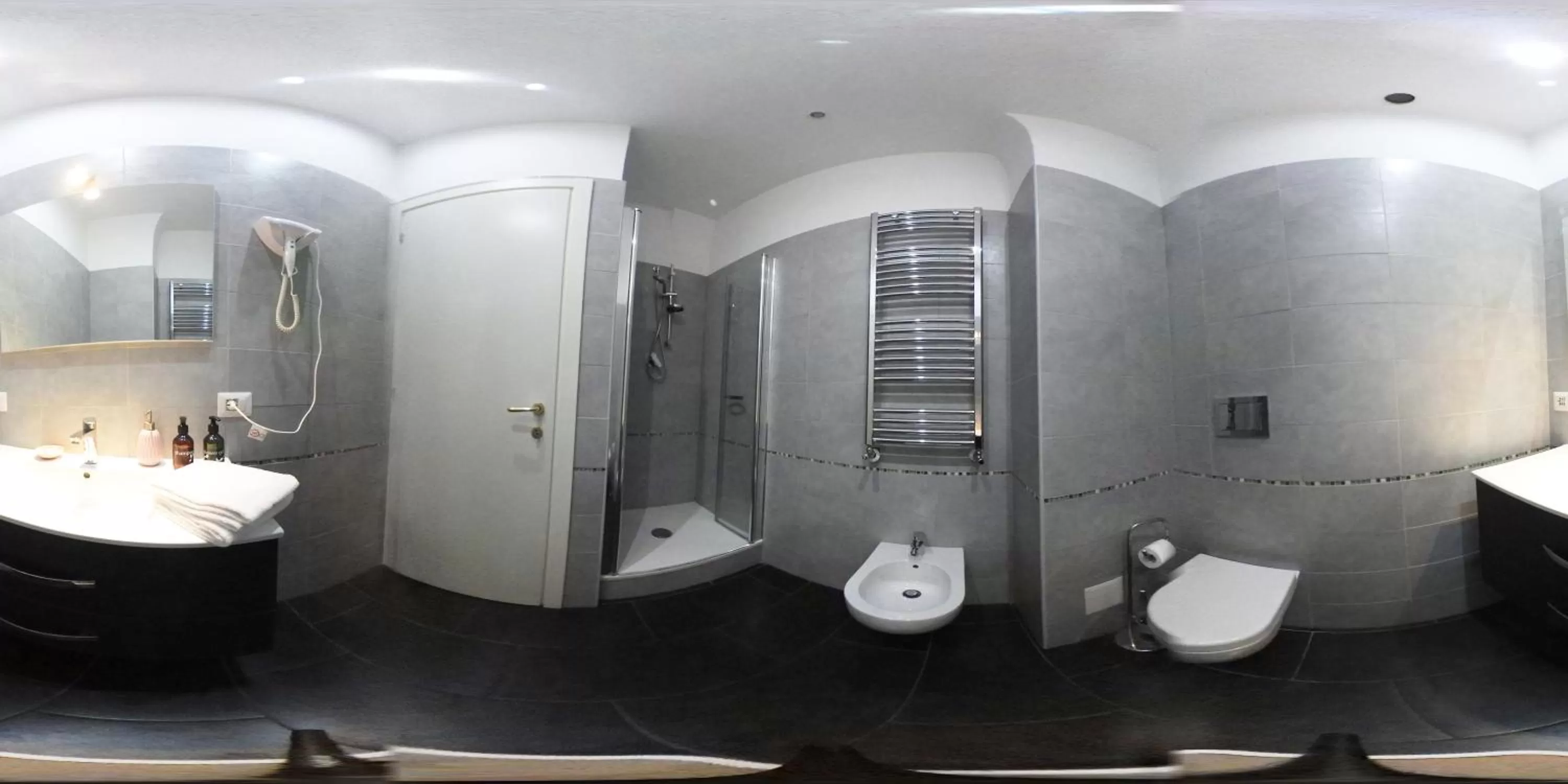 Bathroom in 5 sirene