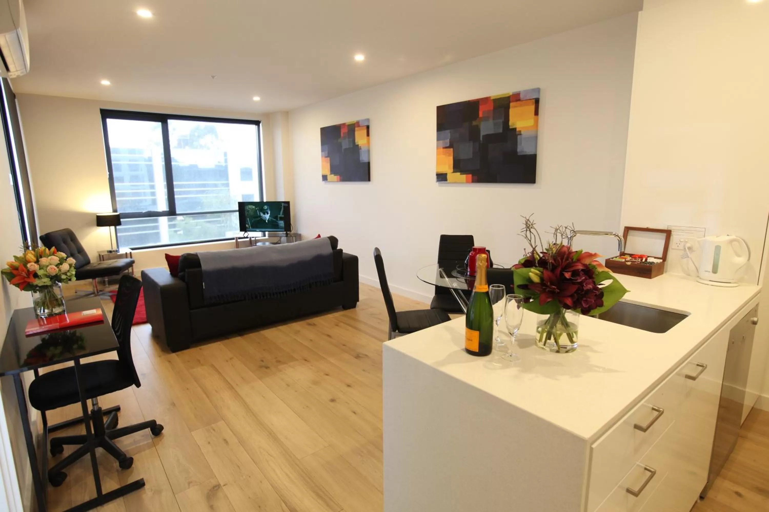 Melbourne Knox Central Apartment Hotel Official