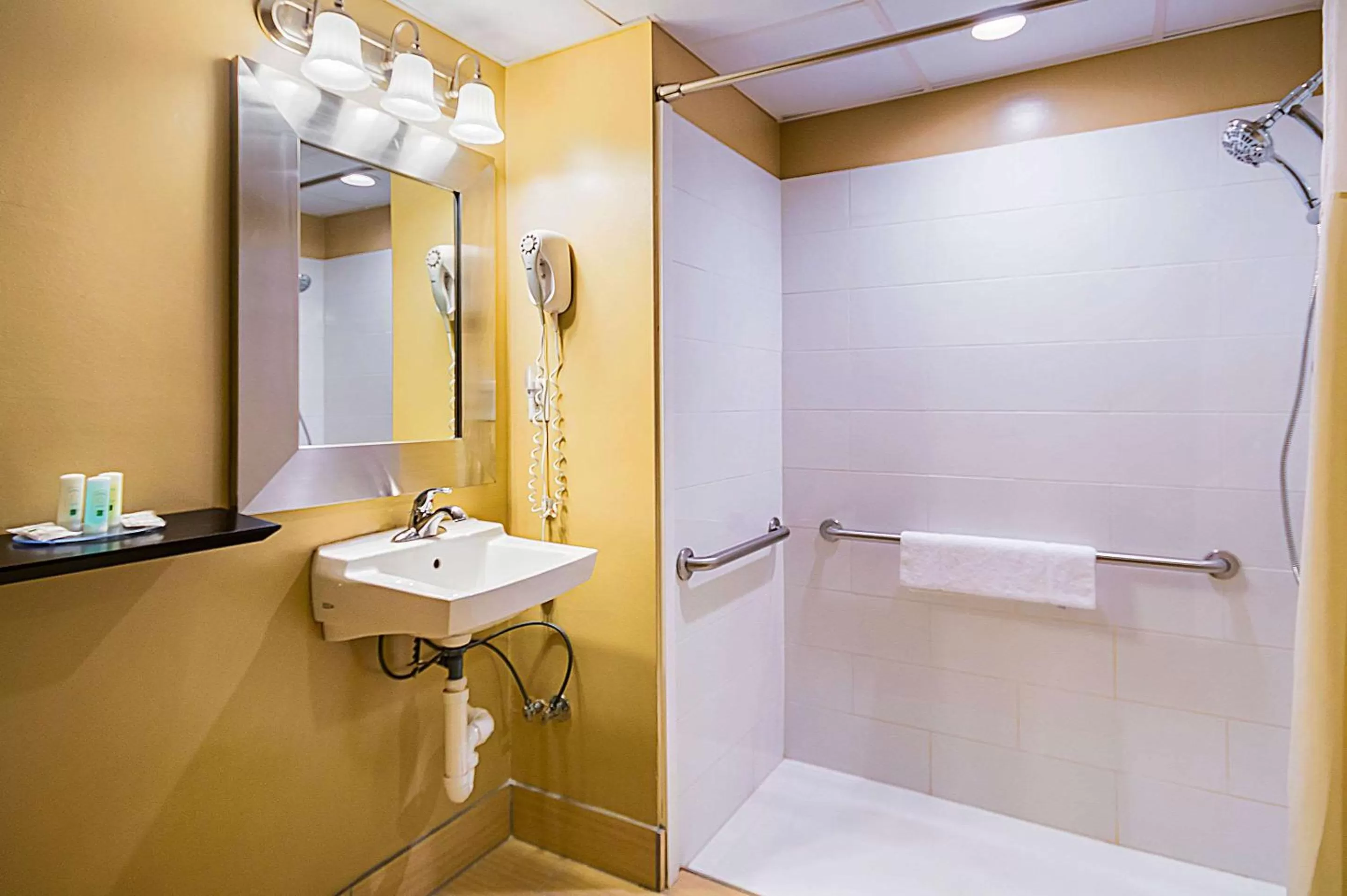 Photo of the whole room in Quality Inn Fairmont