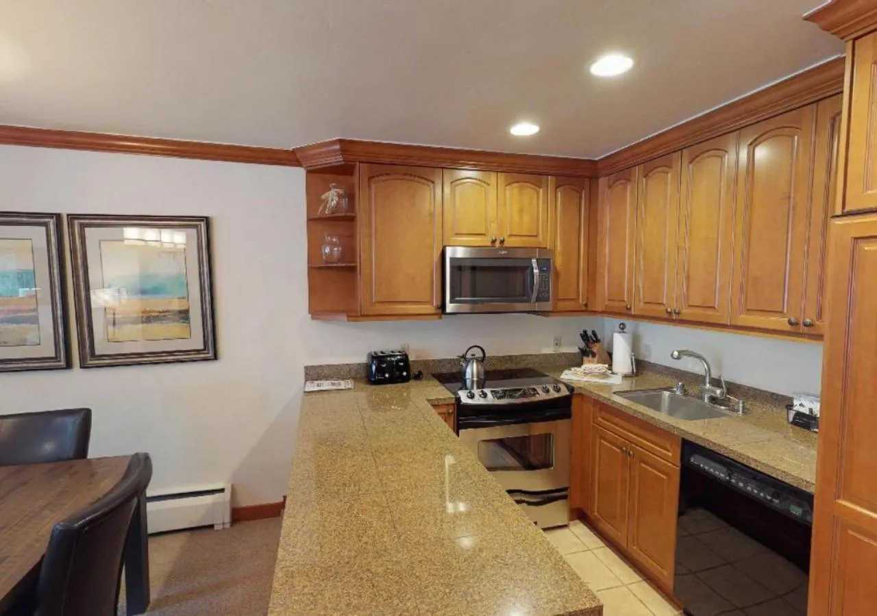Kitchen or kitchenette in Manor Vail Lodge