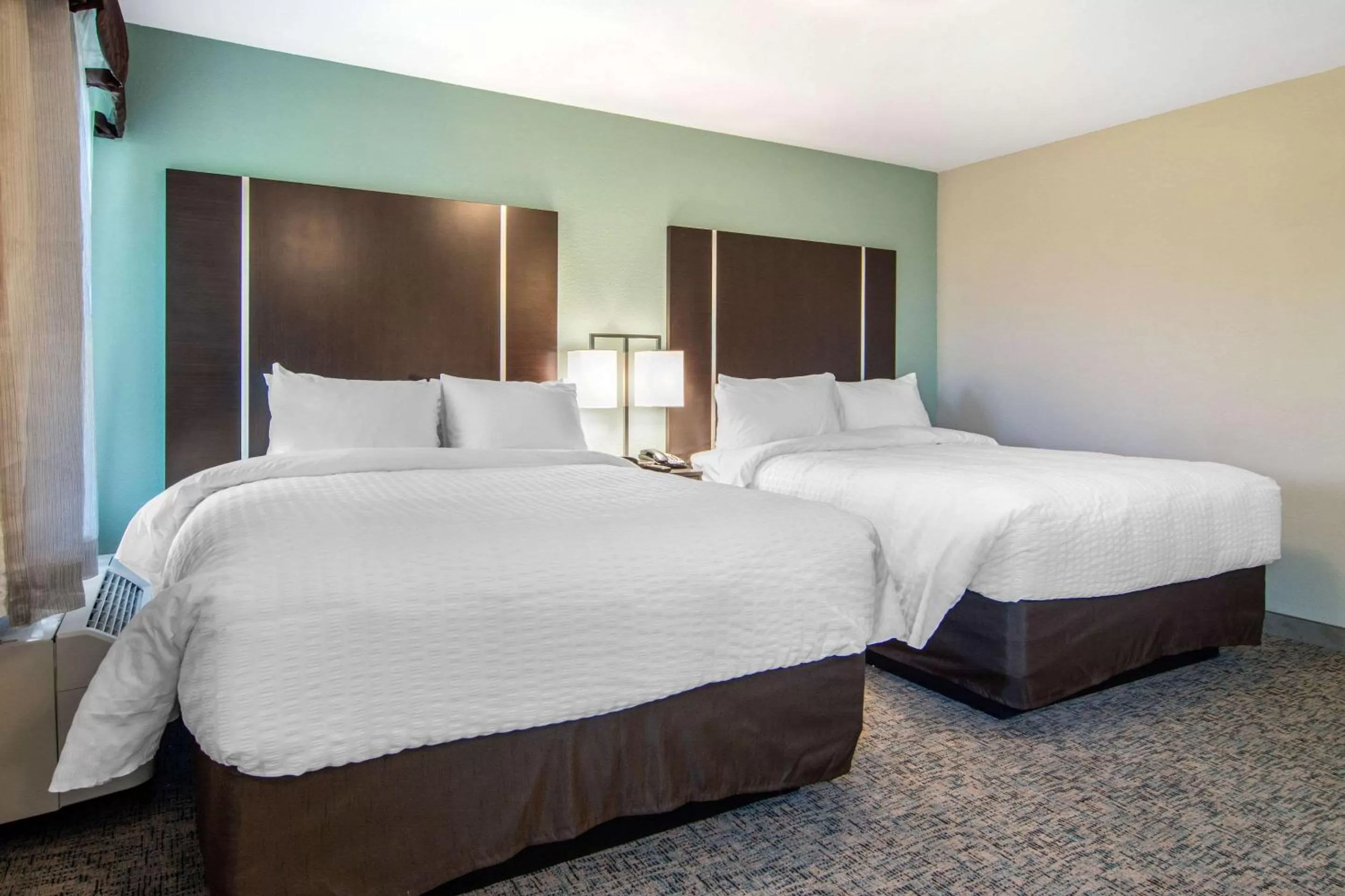 Photo of the whole room, Bed in Clarion Inn & Suites Atlanta Downtown