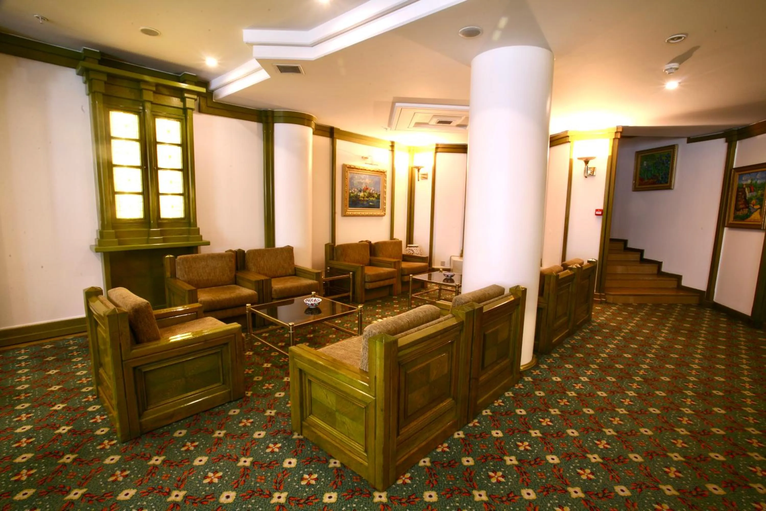 Lobby or reception in Istanbul Royal Hotel