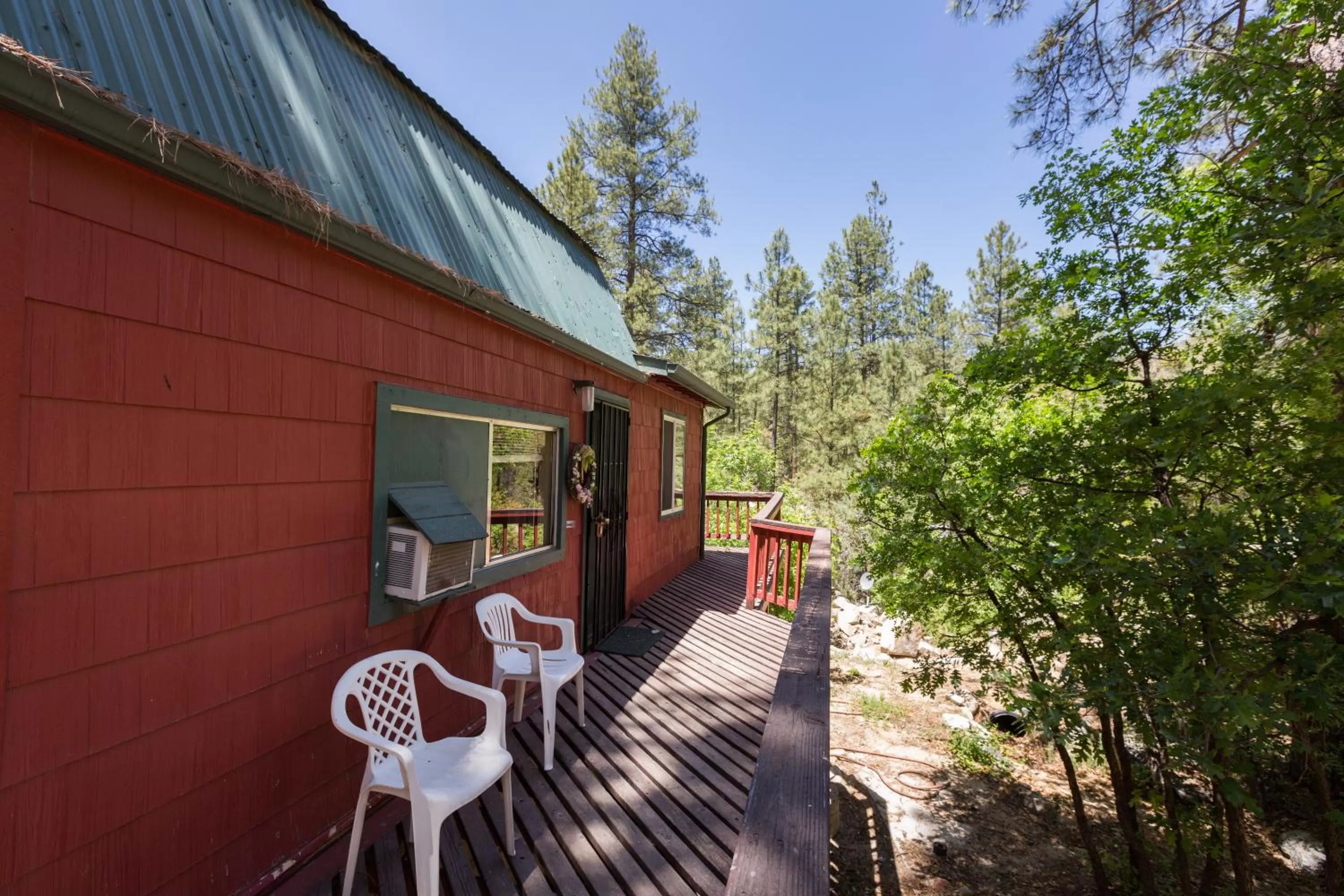 Property building in Crown King Cabins Bradshaw