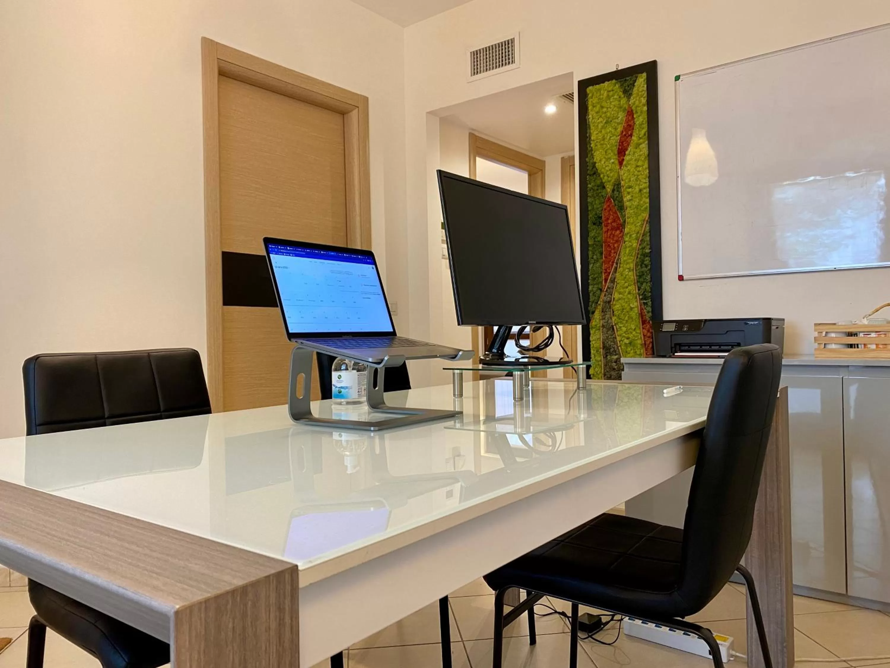 TV and multimedia, Business Area/Conference Room in Bed & Office B&B