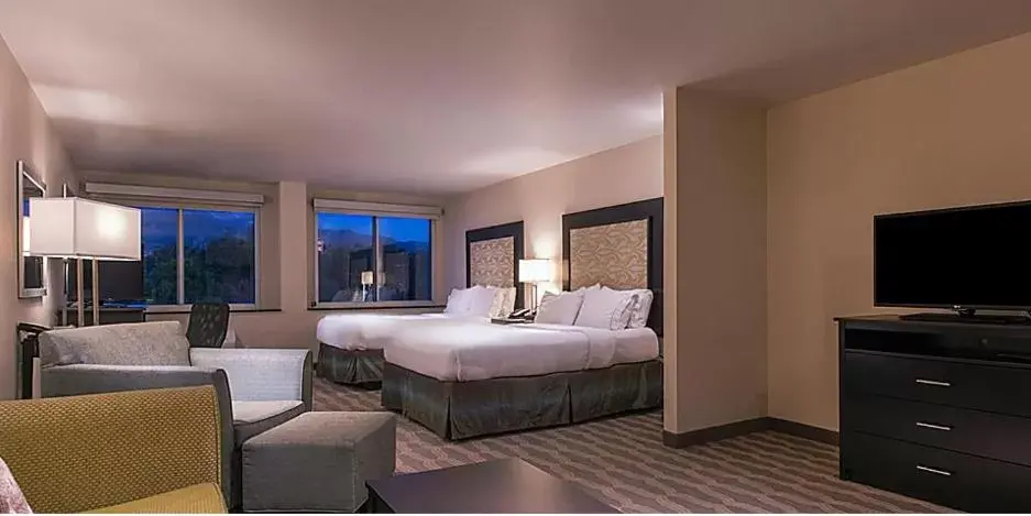 Double Queen Suite with Mountain View in Holiday Inn Express & Suites Colorado Springs Central by IHG Double Queen Suite with Mountain View in Holiday Inn Express & Suites Colorado Springs Central by IHG