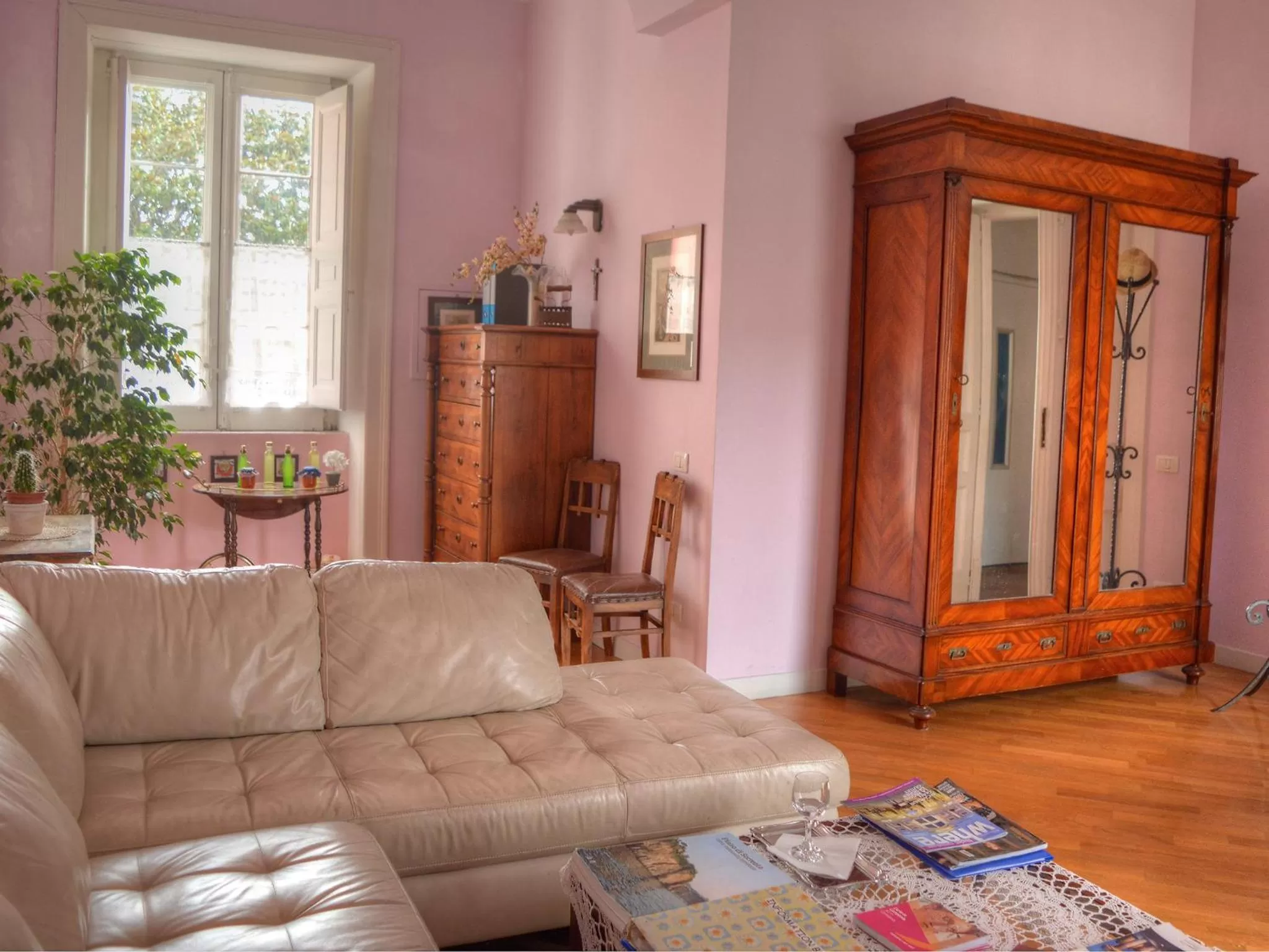 Lobby or reception in The Secret Garden Relais