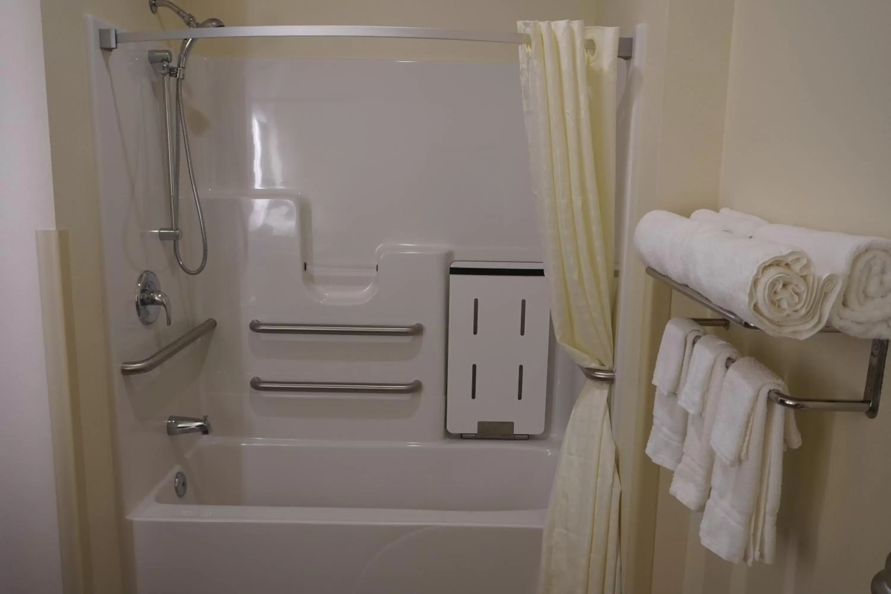 King Suite with Sofa Bed - Accessible/Non Smoking in Comfort Inn & Suites Medina King Suite with Sofa Bed - Accessible/Non Smoking in Comfort Inn & Suites Medina