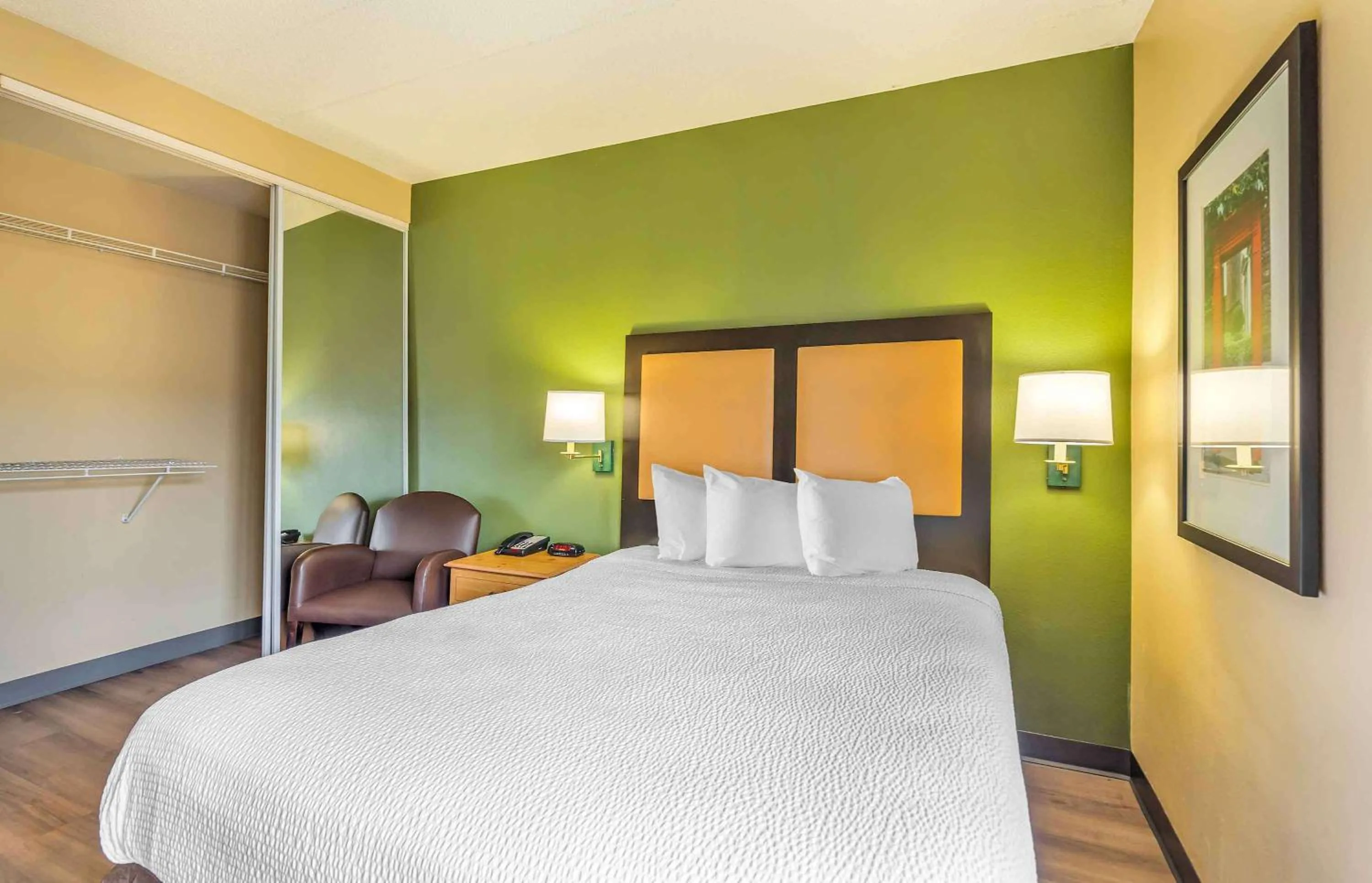 Bedroom, Bed in Extended Stay America Select Suites - Chicago - Lombard - Oakbrook