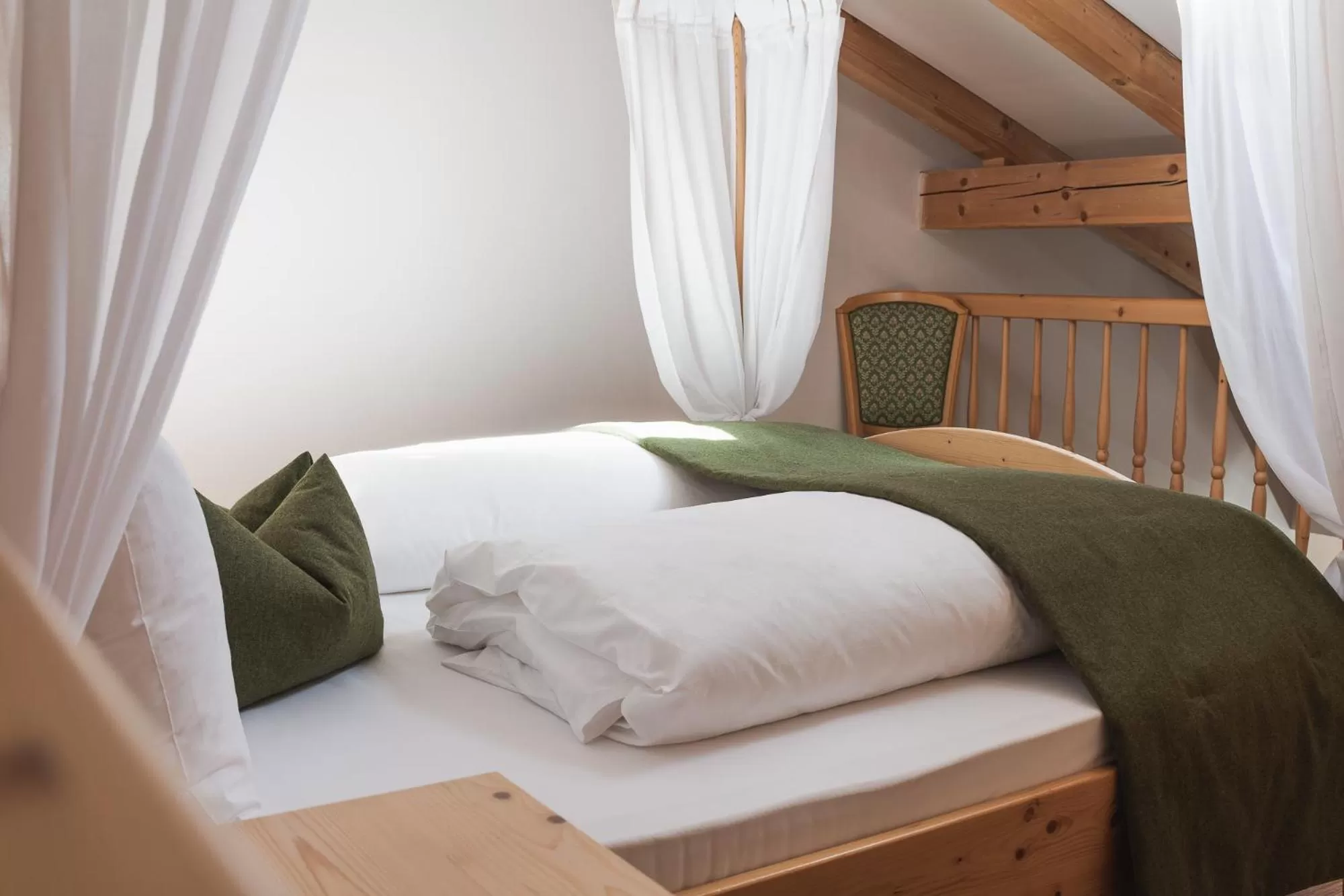 Staff, Bed in Hotel Kesslwirt