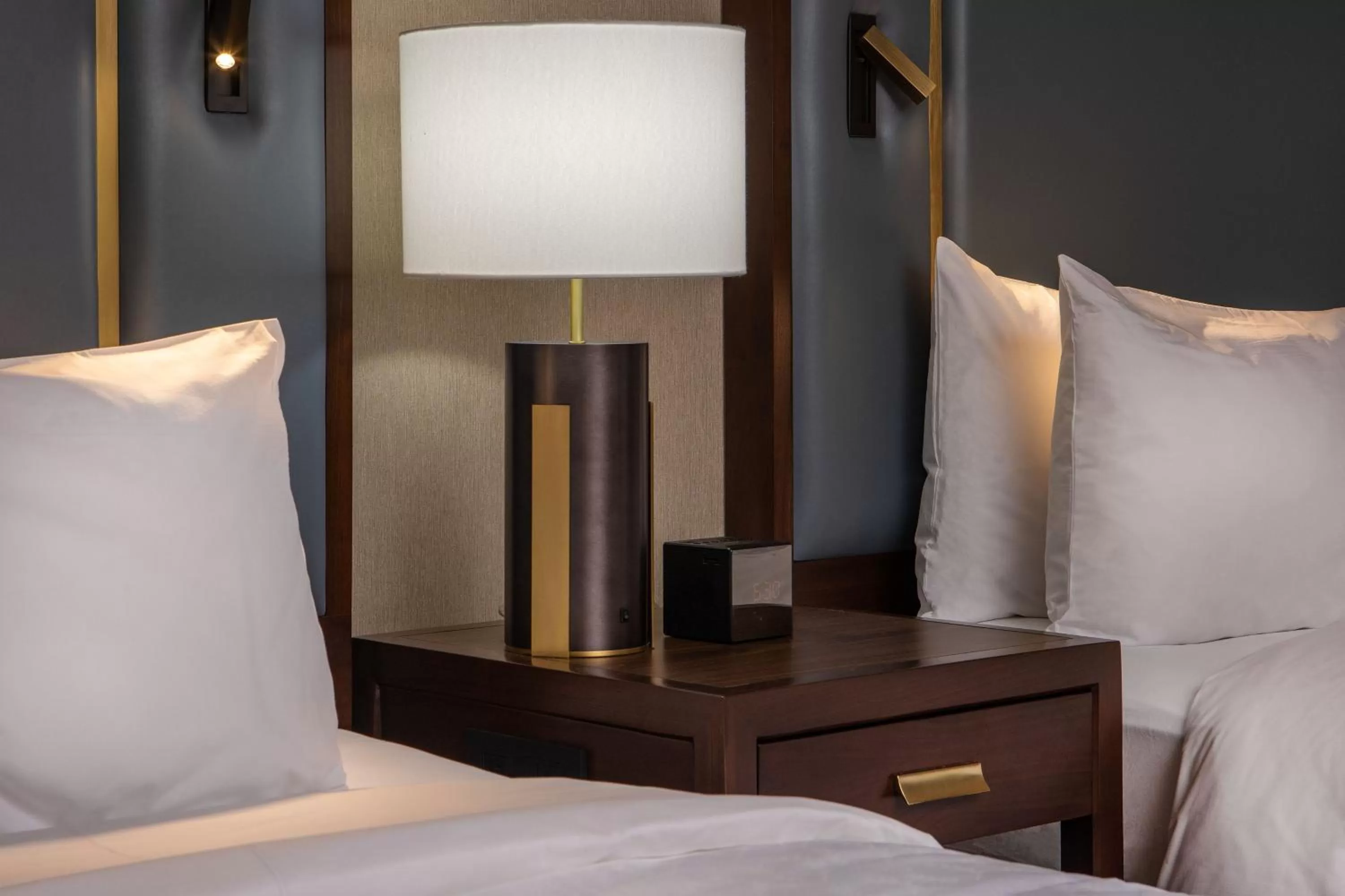 Photo of the whole room, Bed in Sheraton Music City Nashville Airport