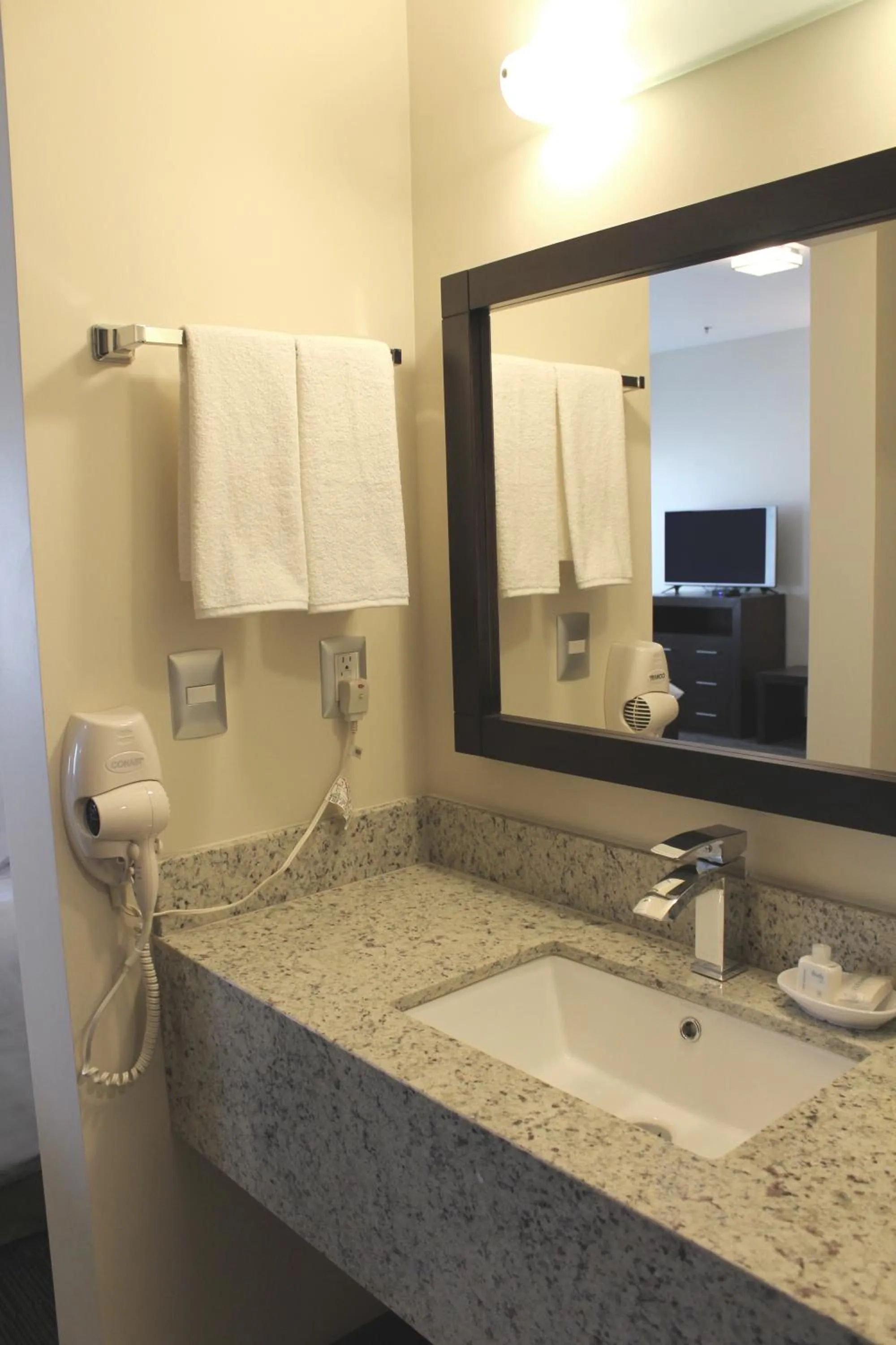 Bathroom in Best Western Plus Chihuahua Juventud