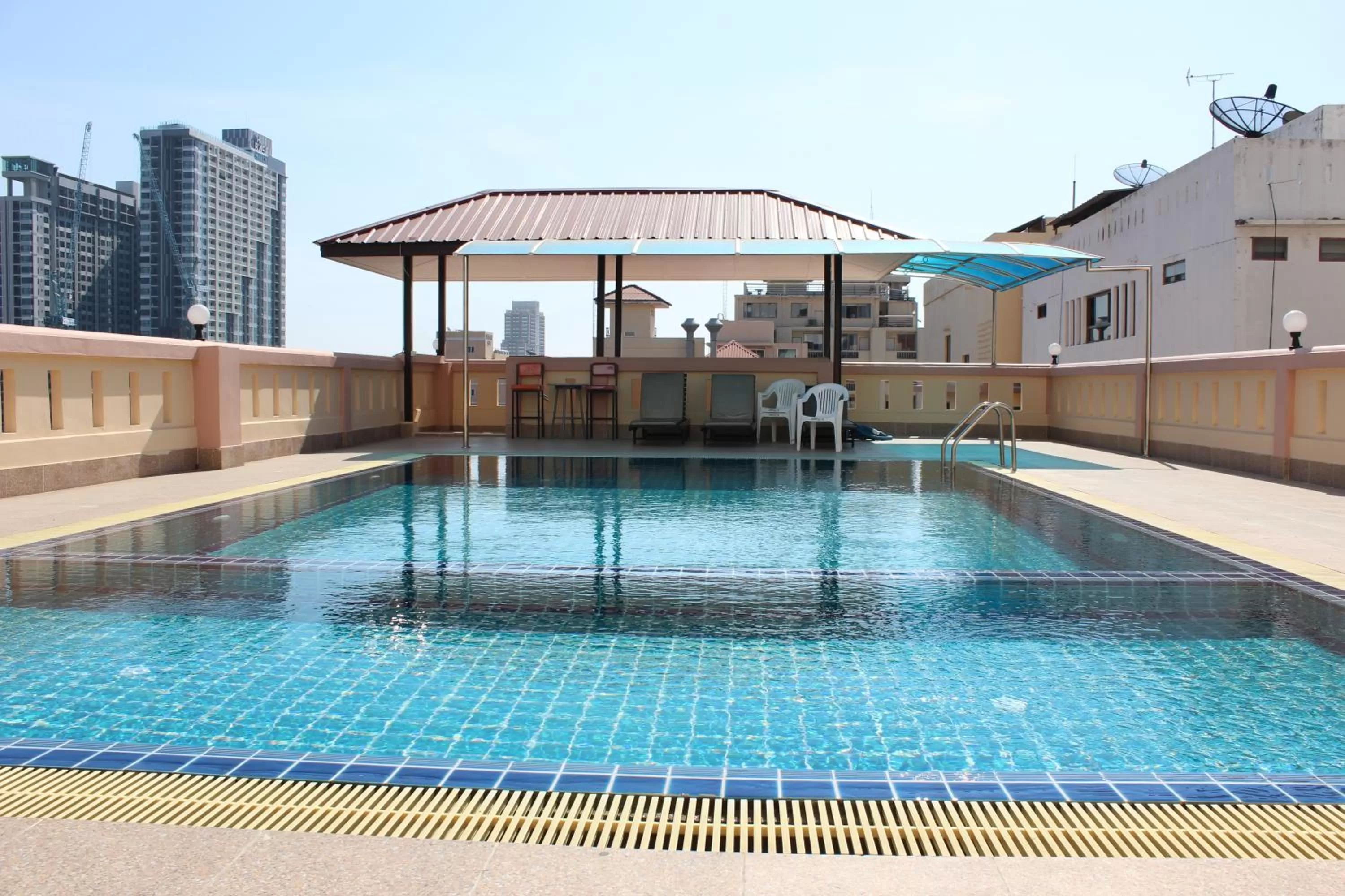 Property building in A.A. Pattaya Golden Beach Hotel