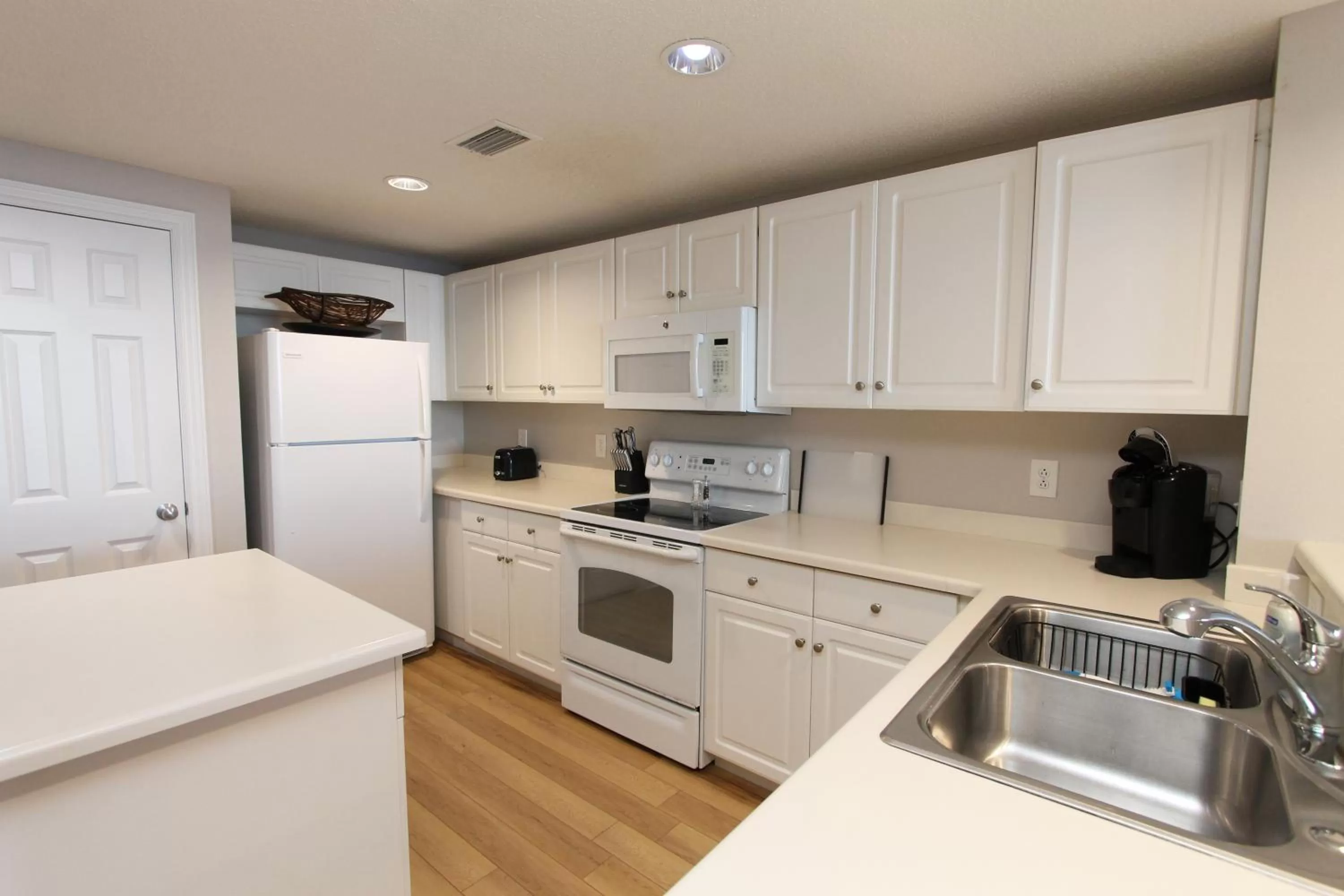 Kitchen or kitchenette, Kitchen/Kitchenette in Majestic Beach Resort, Panama City Beach, Fl