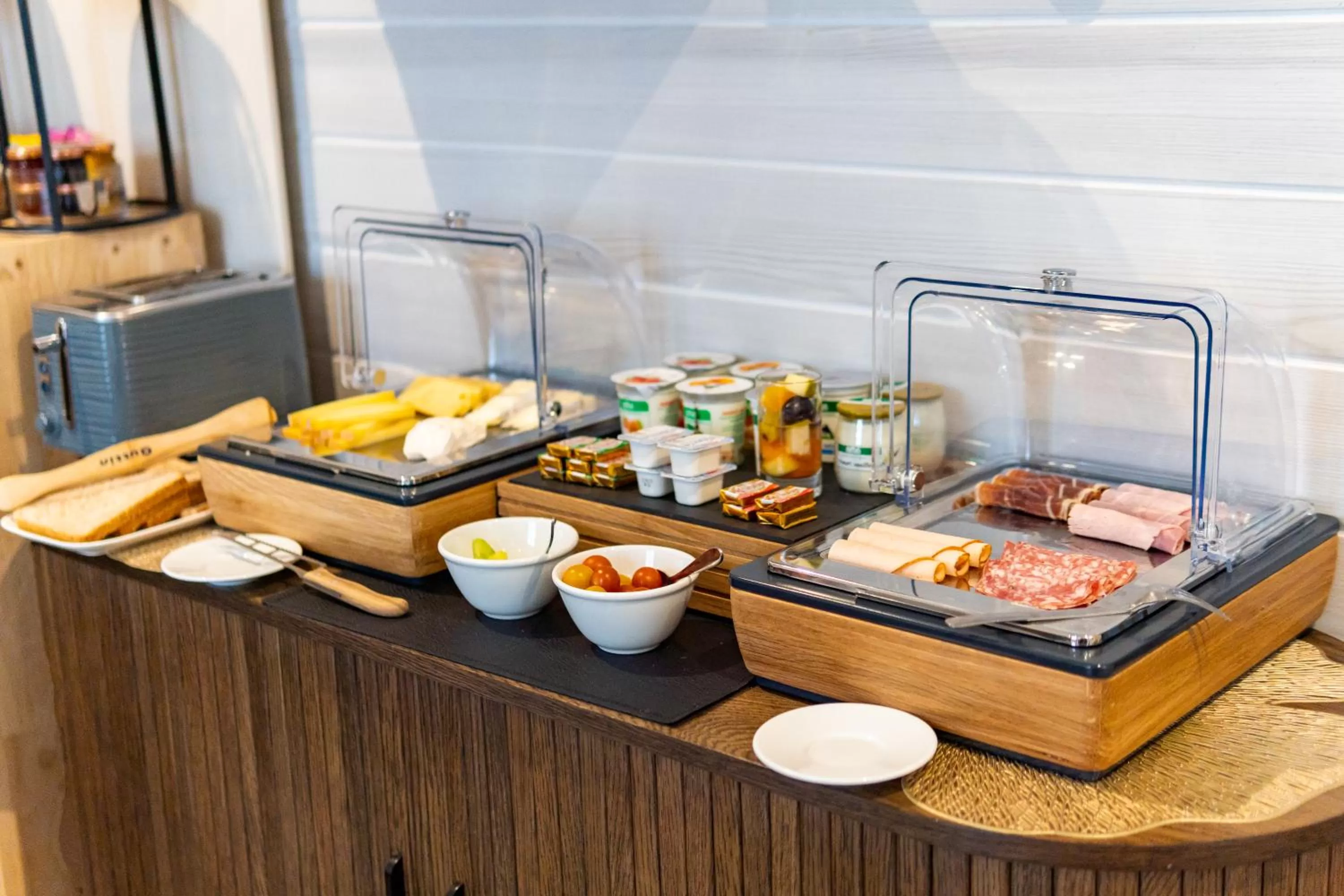 Breakfast in Hotel Lilas Blanc