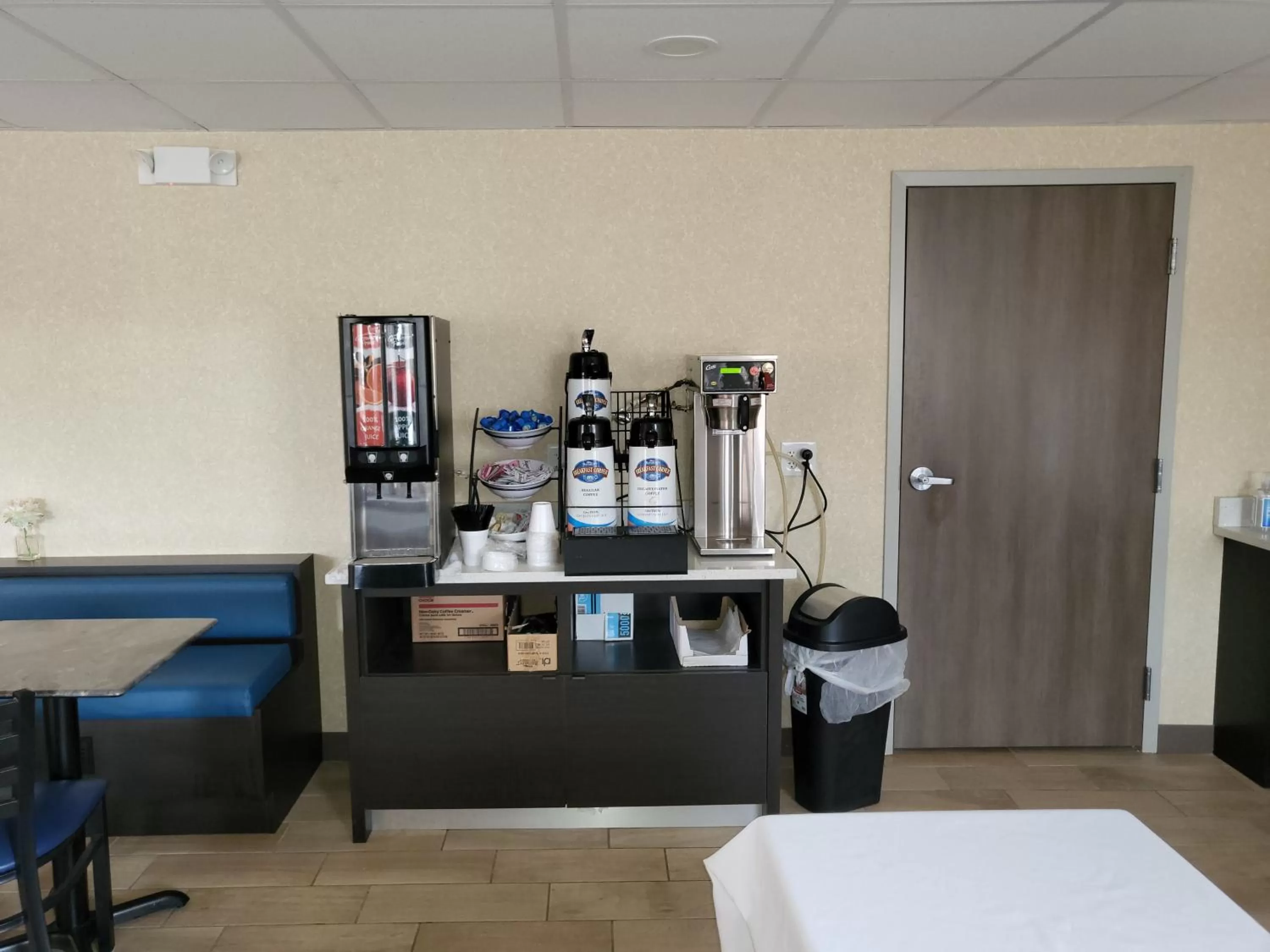 Coffee/tea facilities, Bed in Baymont by Wyndham Bridgeport/Frankenmuth