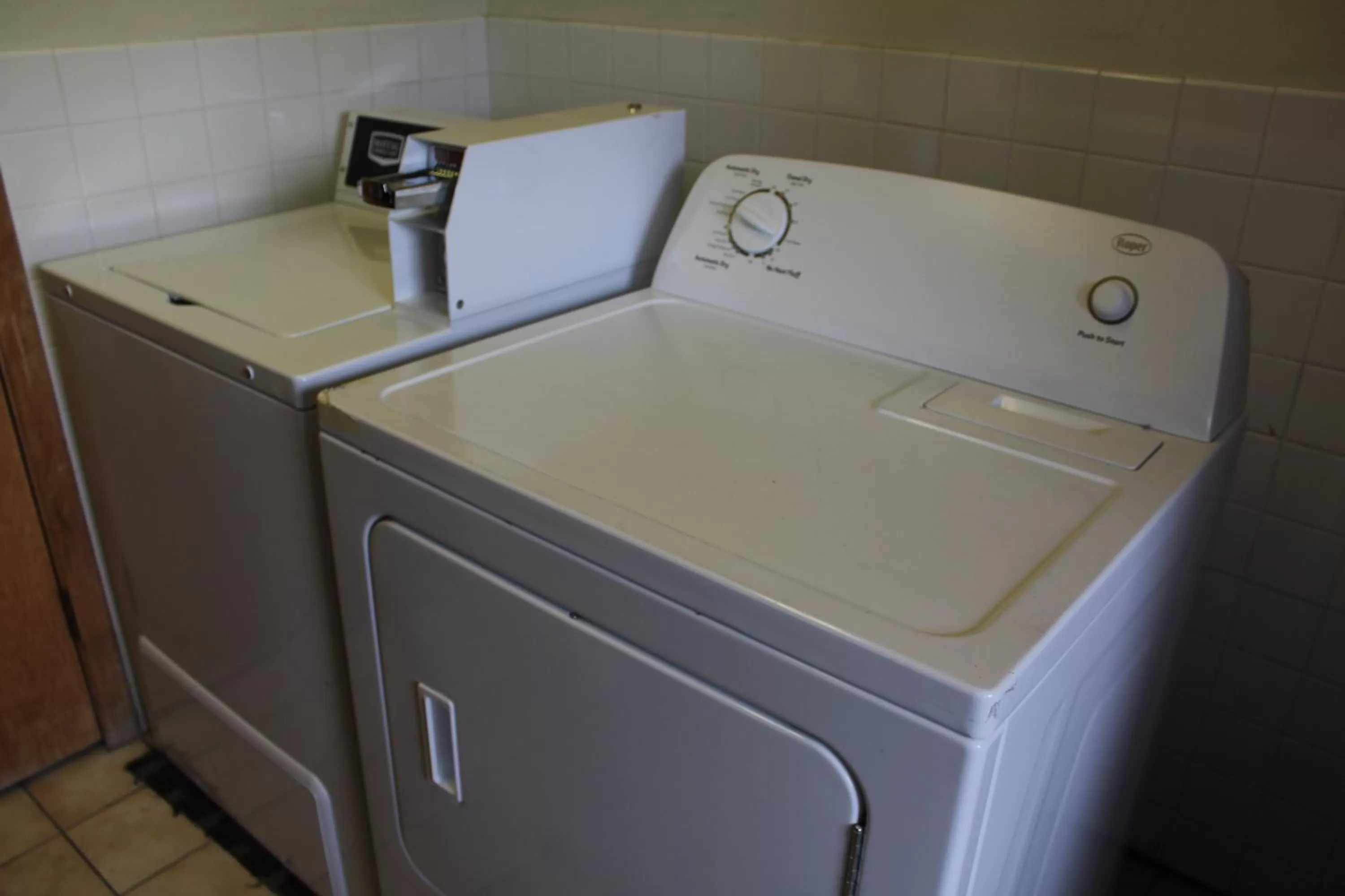 laundry in Budget Host Inn Fridley