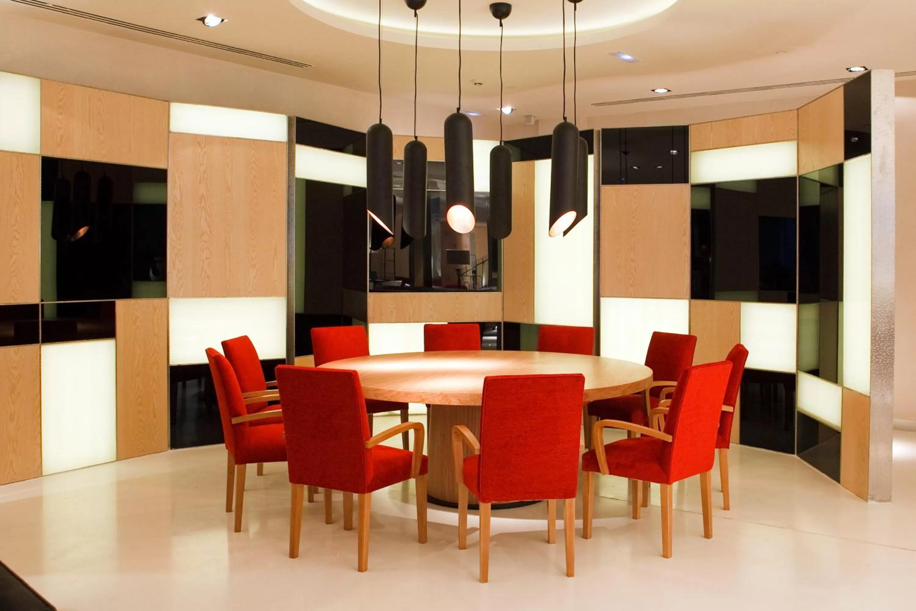 Restaurant/places to eat in Hotel Alfonso