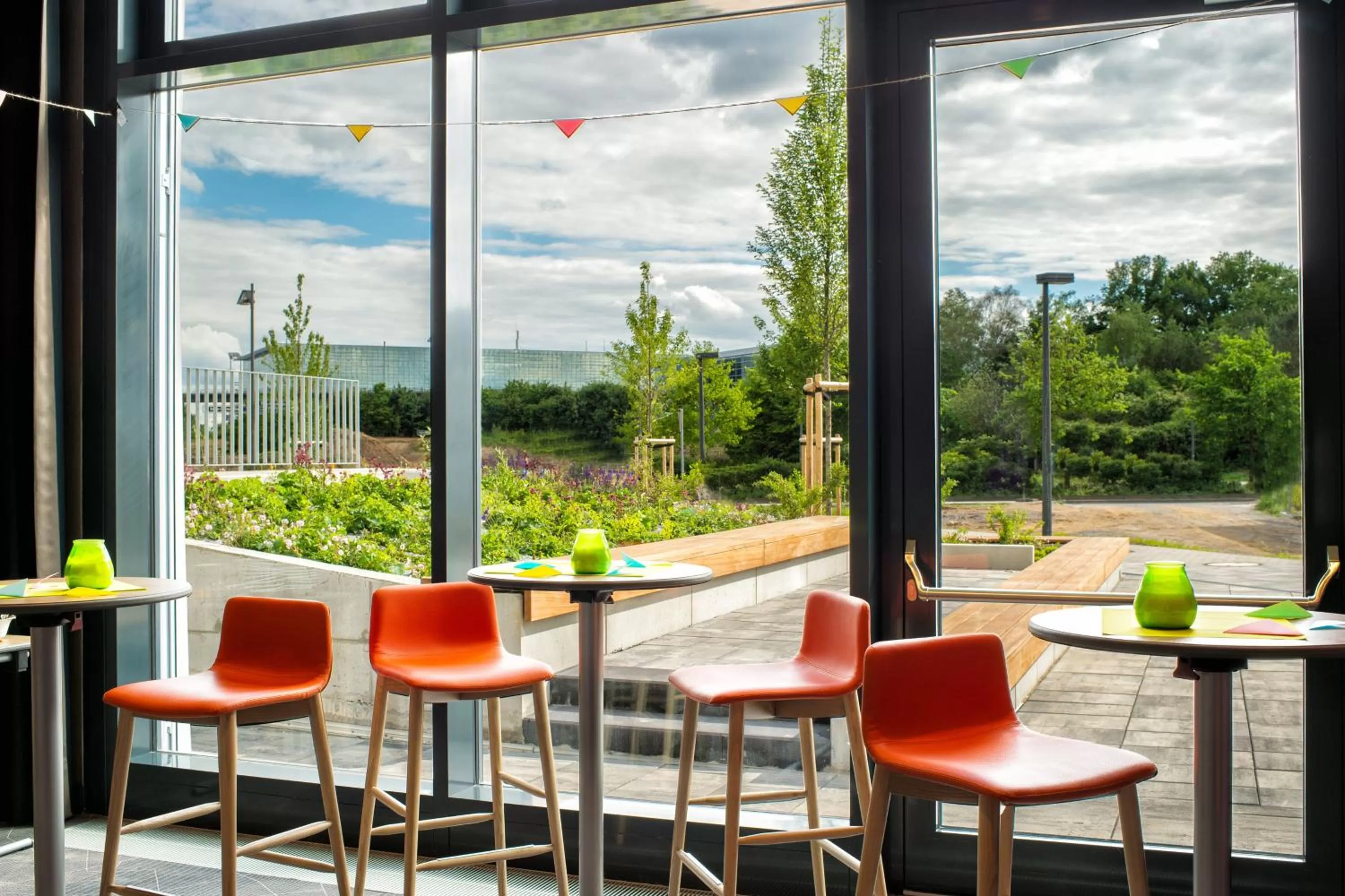 Seating area in Holiday Inn Frankfurt Airport by IHG