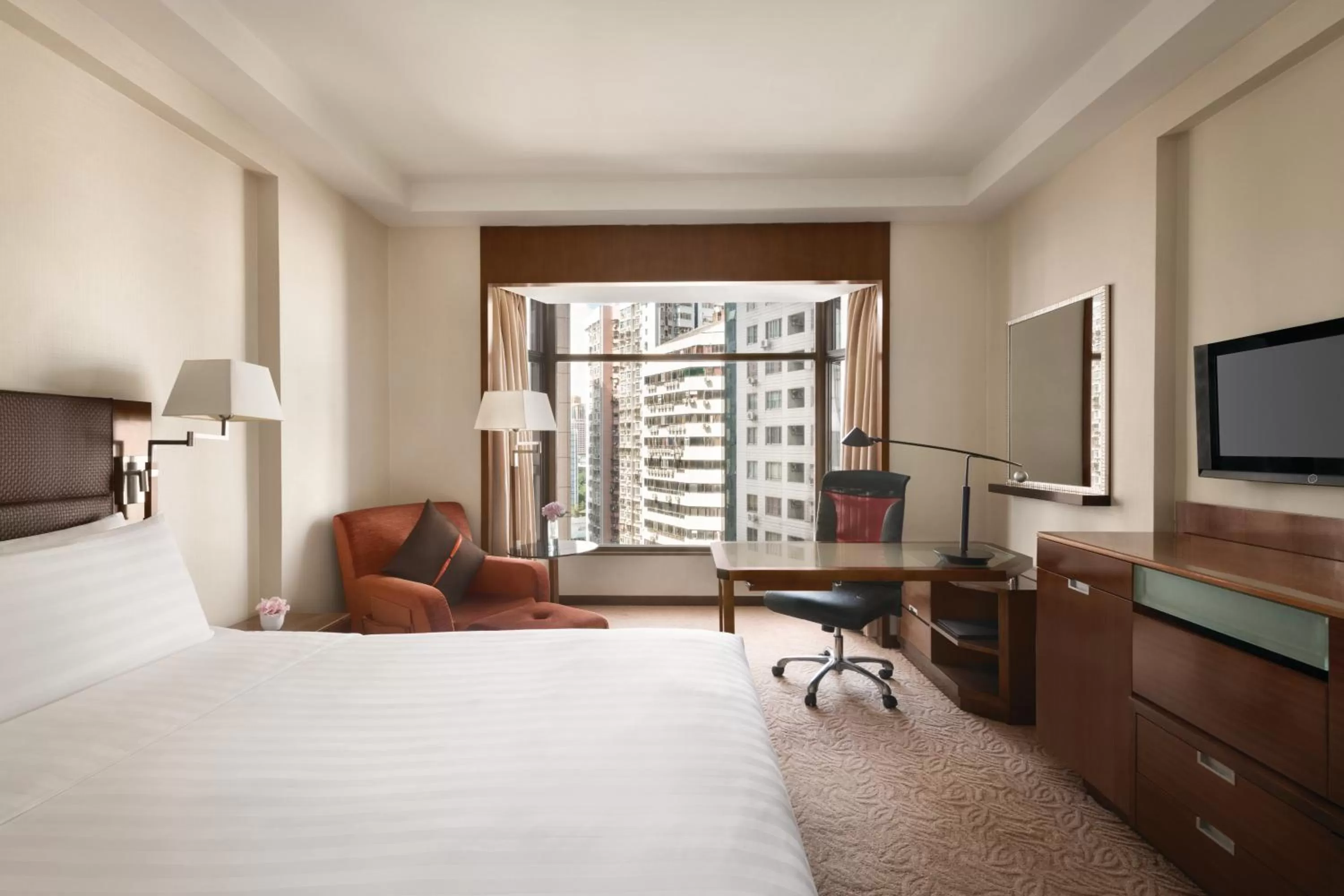 Photo of the whole room, Bed in Shangri-La Shenzhen