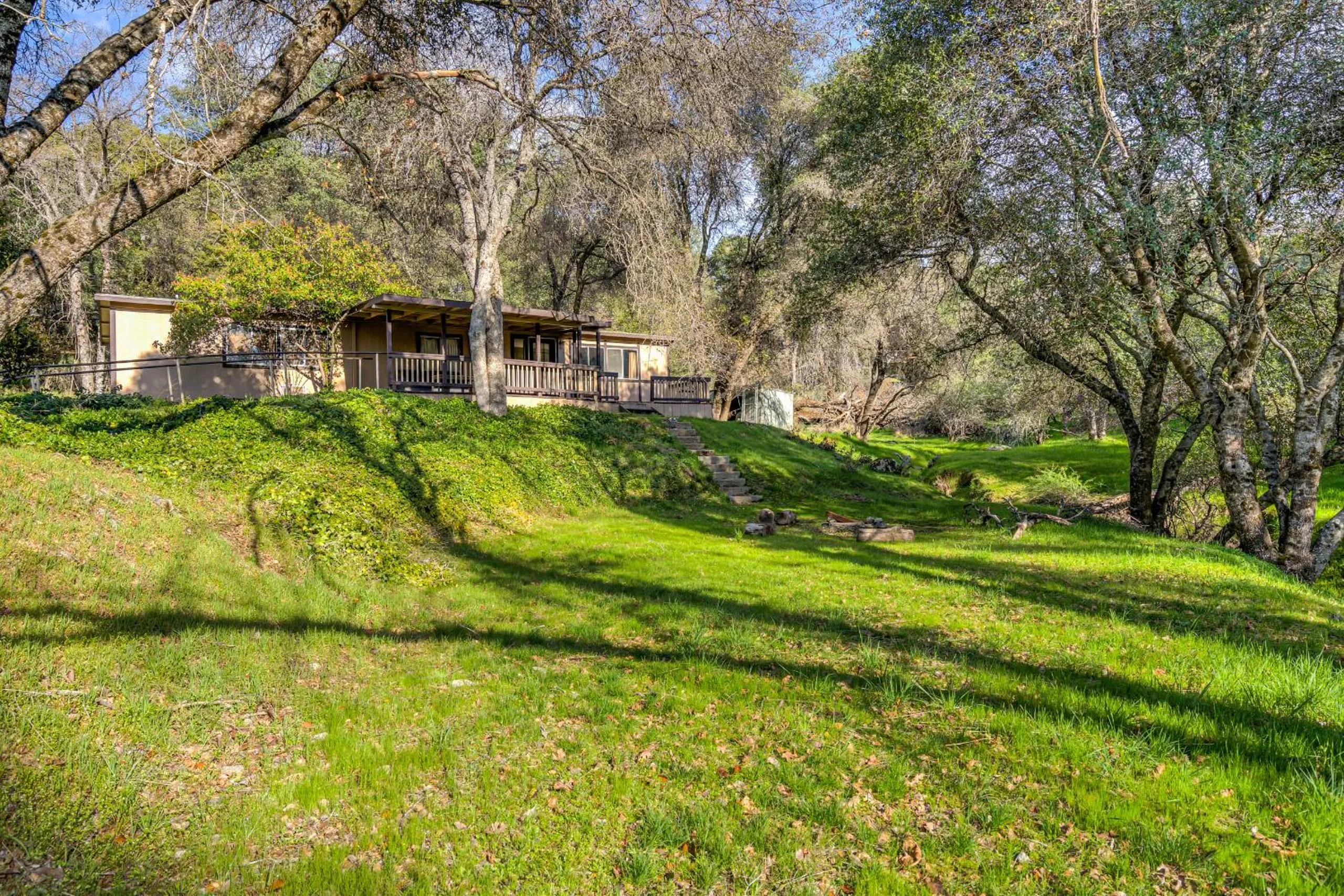 Mountain Trail Lodge and Vacation Rentals