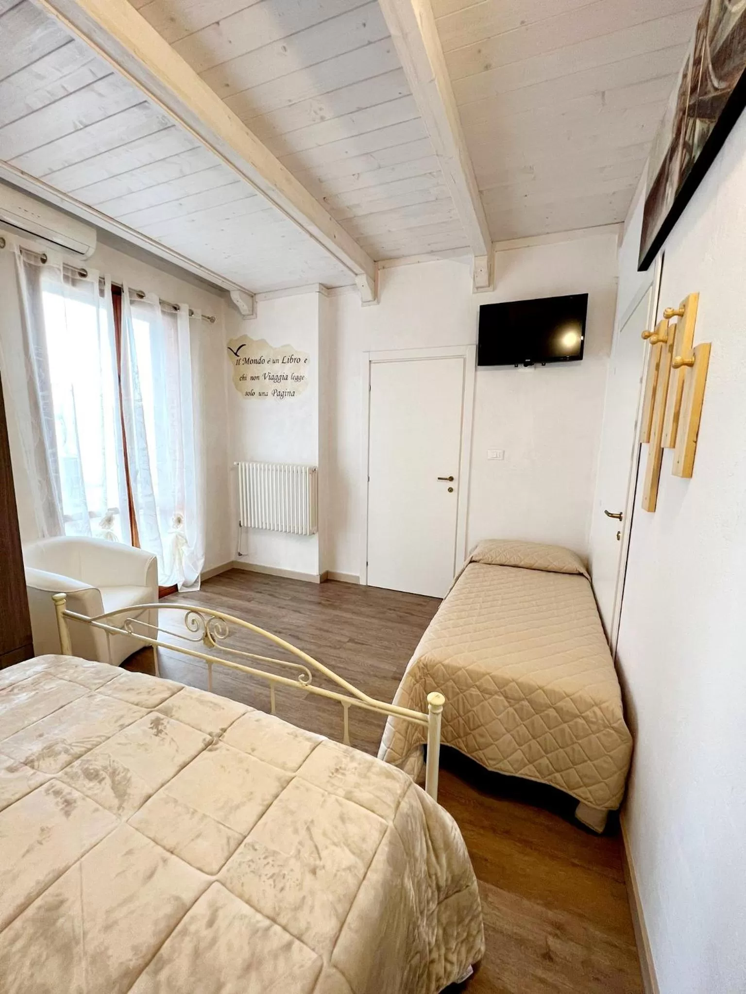 Photo of the whole room, Bed in Il Girasole