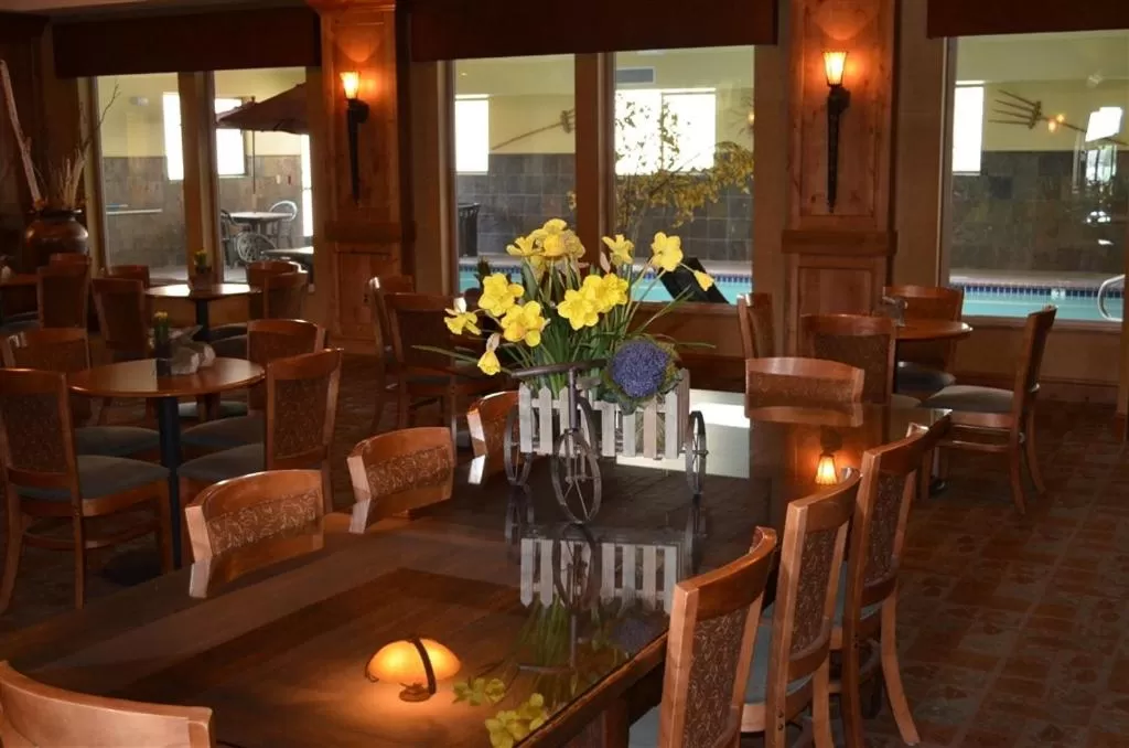 Restaurant/places to eat in Inn at Cross Keys Station