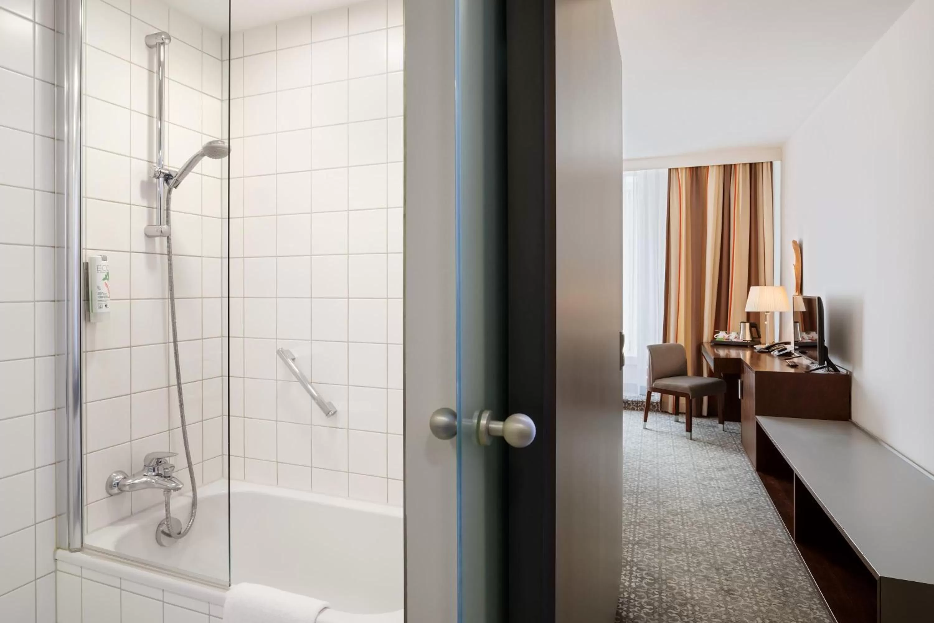 Shower in Austria Trend Hotel Europa Wien