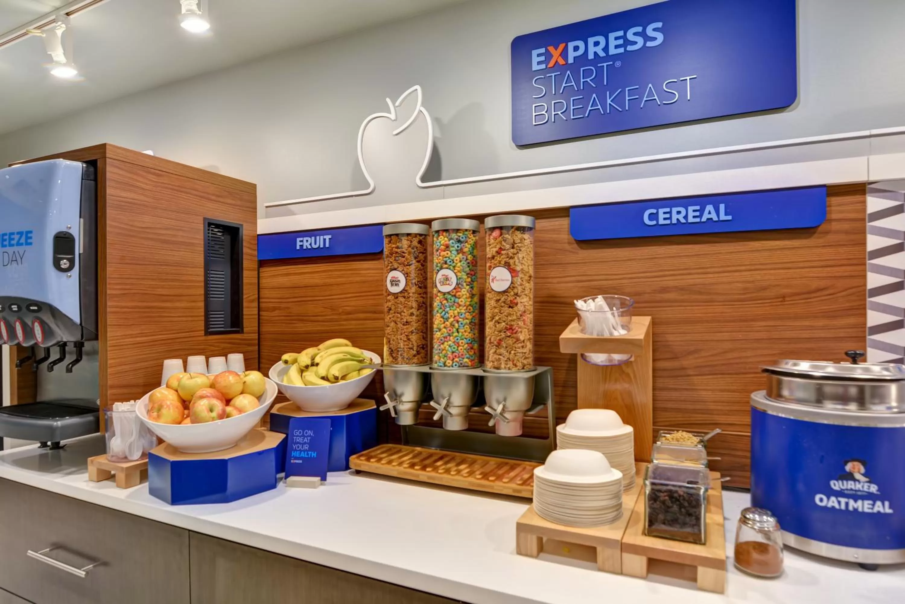 Breakfast in Holiday Inn Express Hotel & Suites Milwaukee-New Berlin by IHG