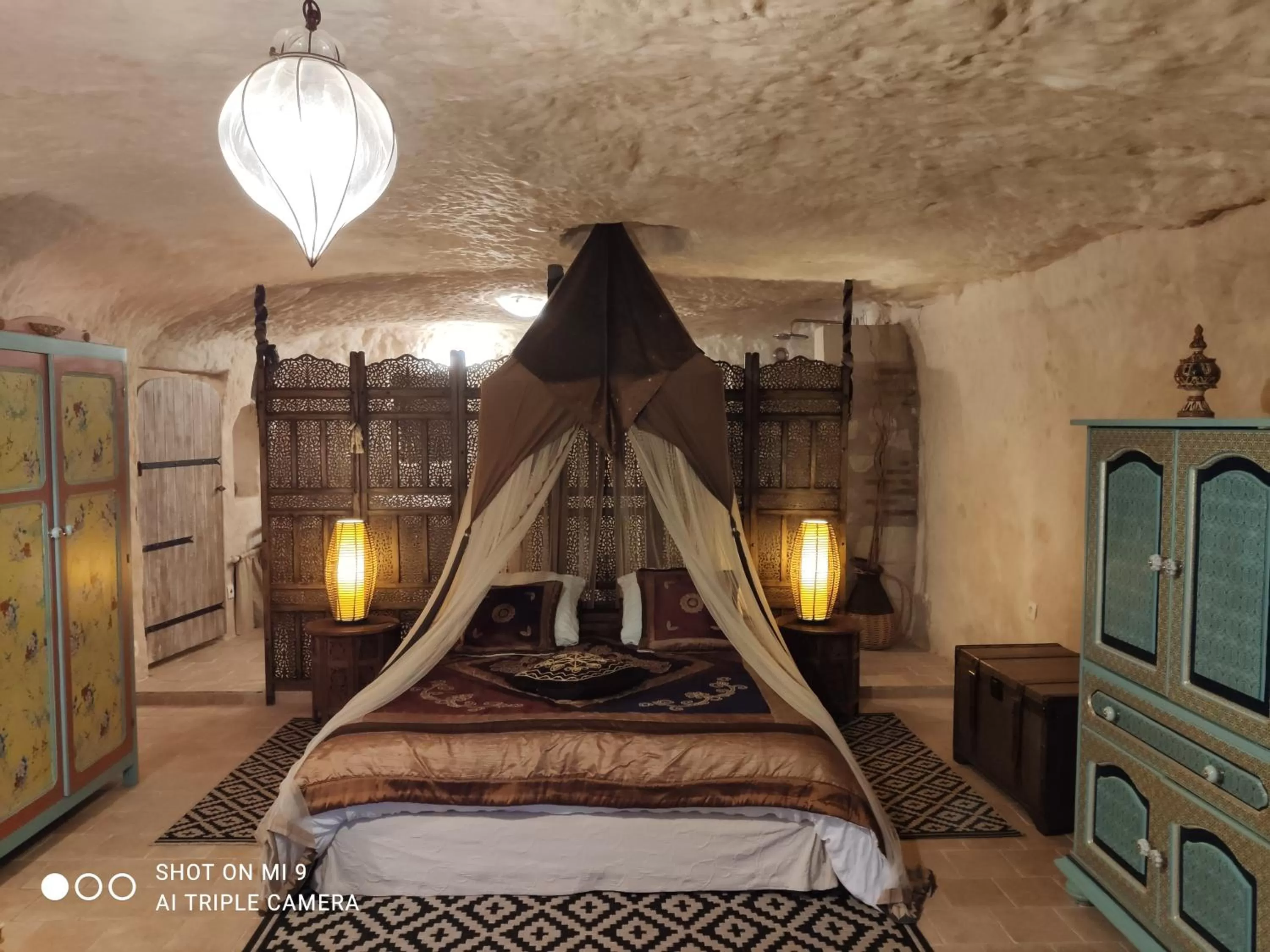 Photo of the whole room, Bed in Troglodelice