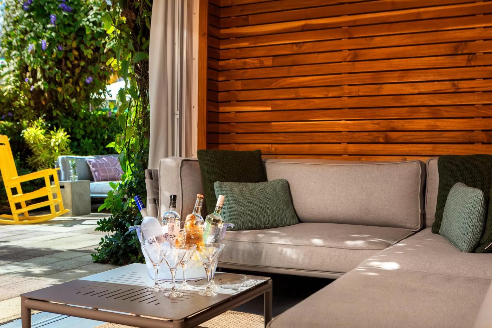 Lobby or reception in Kimpton Surfcomber Hotel by IHG