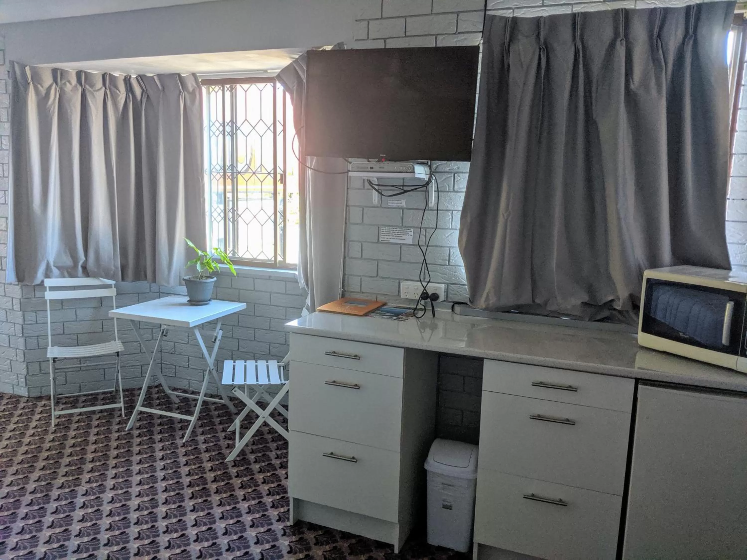 Bedroom in City Lights Motel