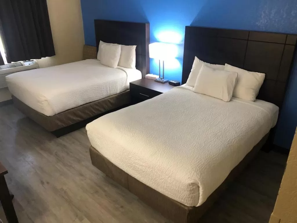 Bed in wallaceburg inn